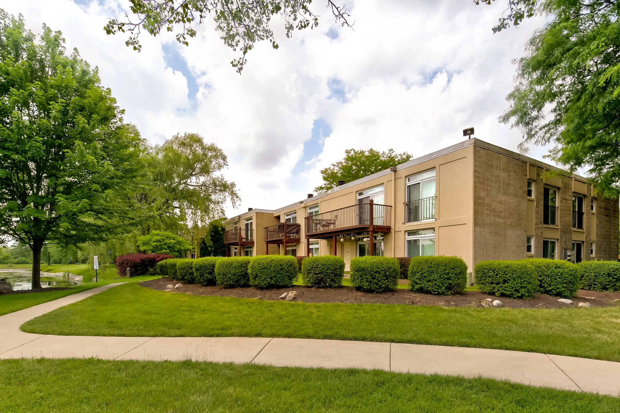 Foxboro Apartments Apartments - Wheeling, IL 60090