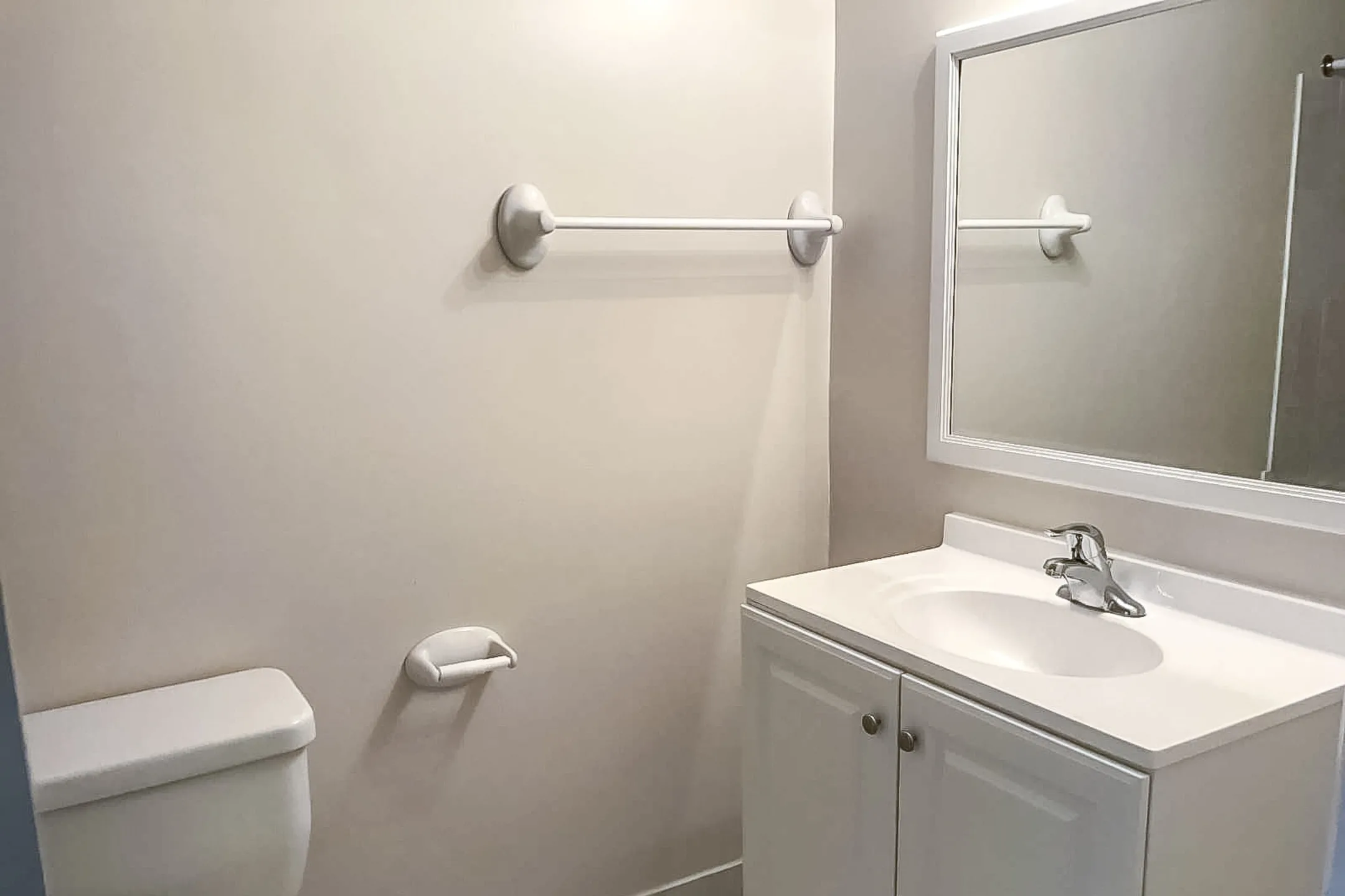 Skyview Apartments 8424 Sky View Dr Alexandria, VA Apartments for