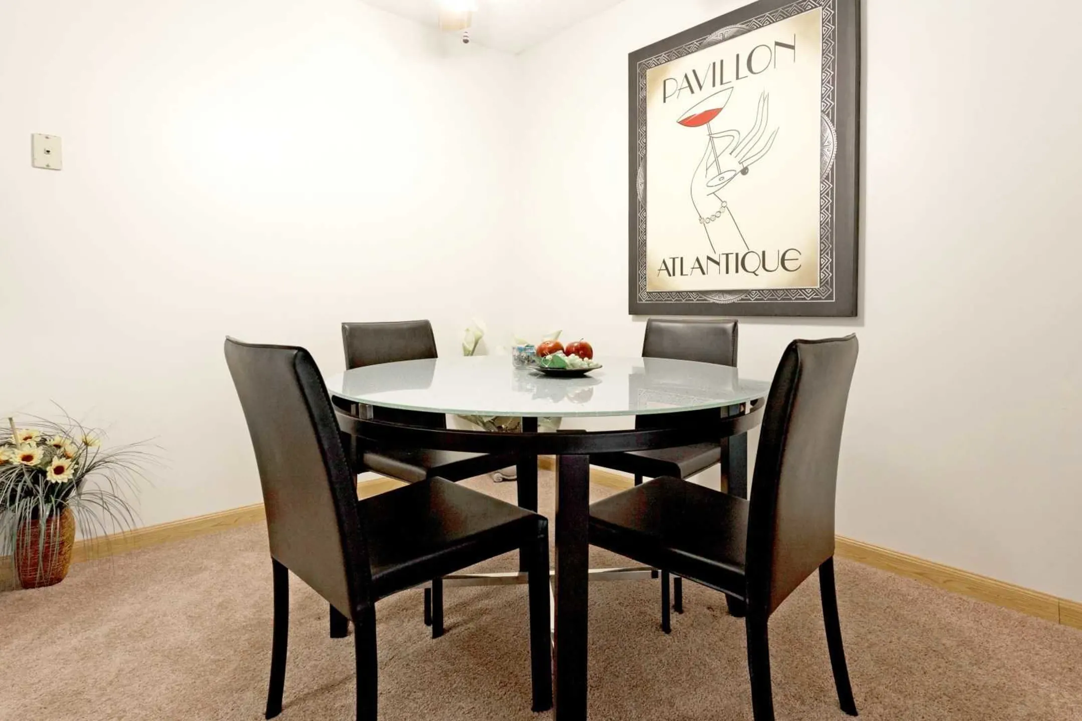 Dining Room - Bradley House Apartments - Saint Paul, MN