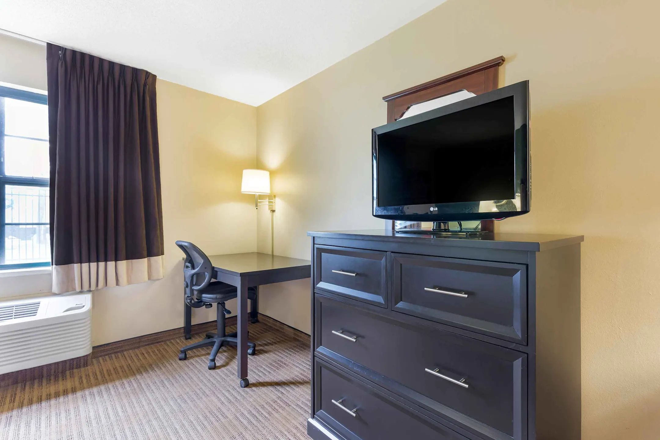 Furnished Studio Baltimore BWI Airport Aero Dr. 1500 Aero Drive