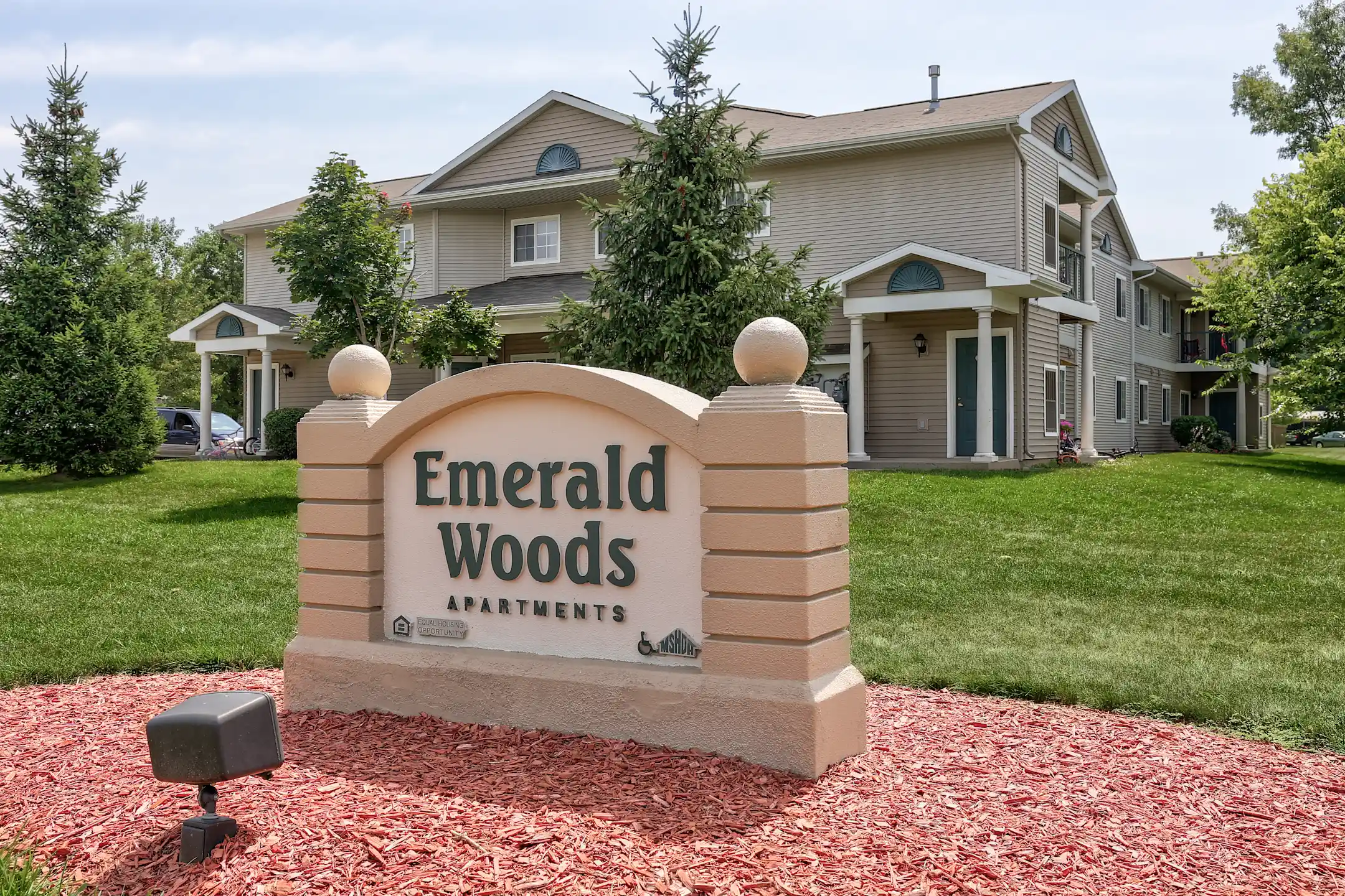 Emerald Park & Emerald Woods Apartments 326 Cross Oaks Dr Plainwell