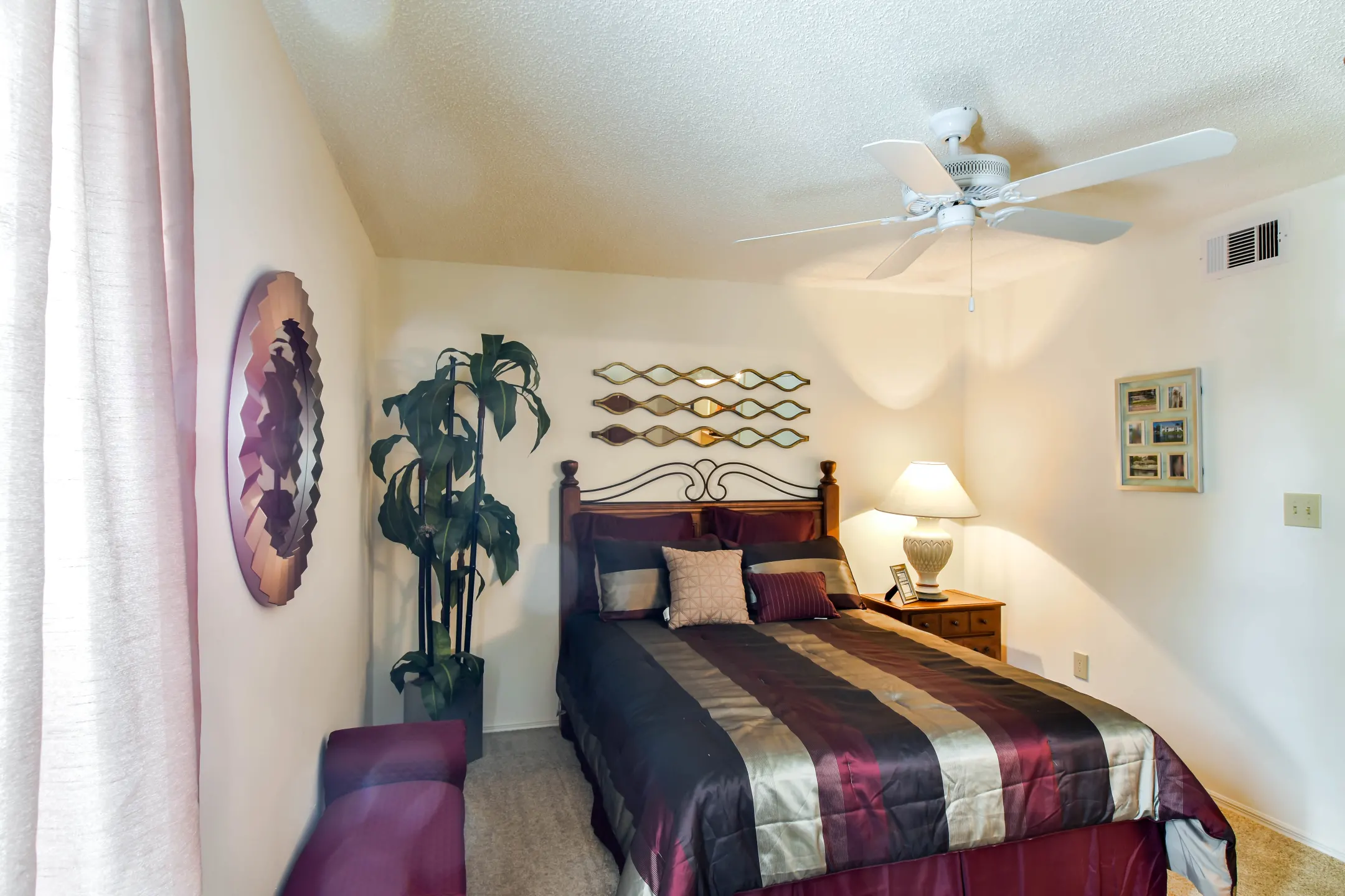 Bedroom - Colonial Pointe Apartments - Orlando, FL