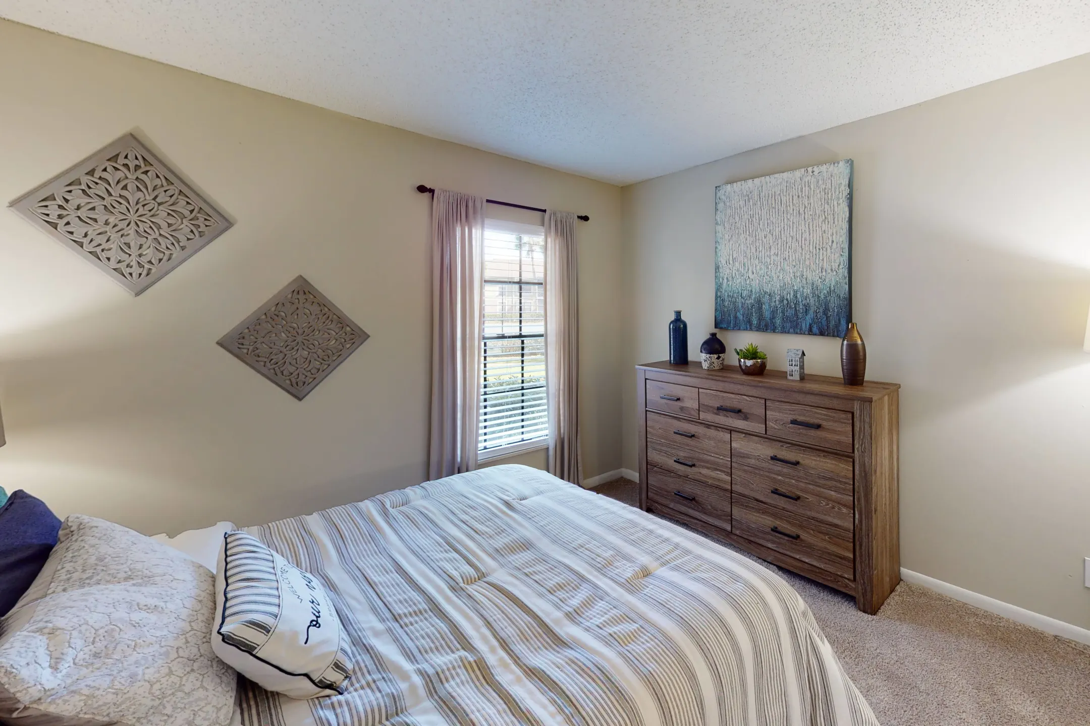 Bedroom - Laurel Oaks Apartments - Temple Terrace, FL