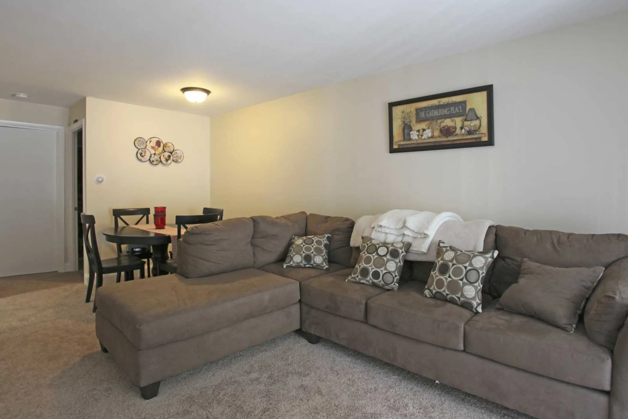 Living Room - Shorewood Apartments - North Providence, RI