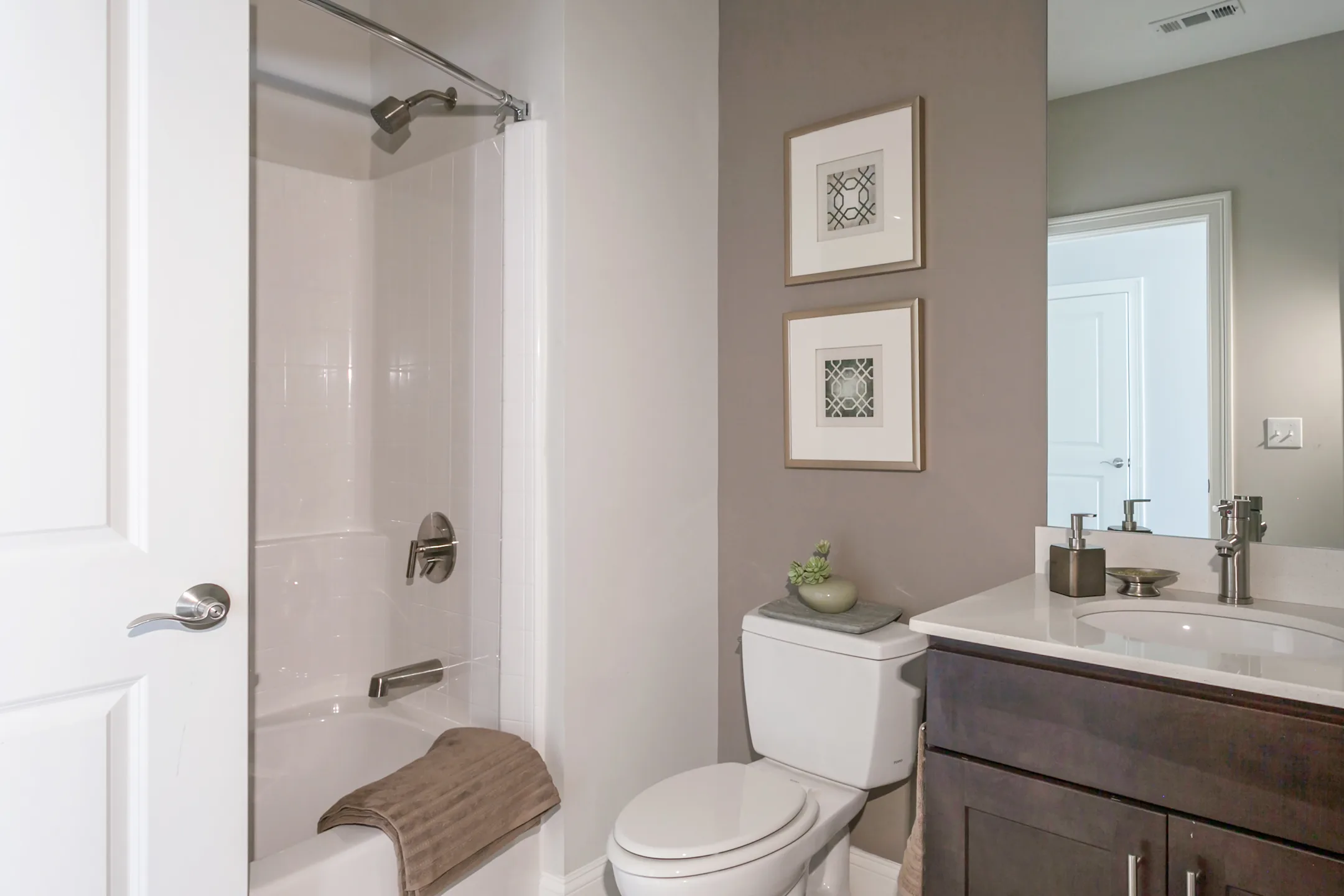 Residences at Steele Road Apartments West Hartford, CT 06117