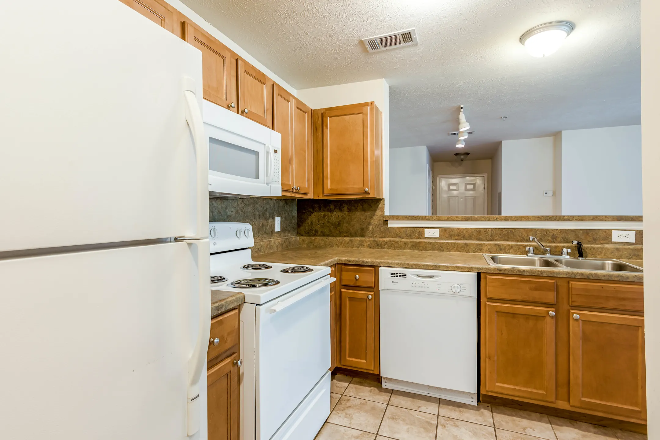 Pinnacle At Magnolia Pointe 1240 Parklane Rd MS Apartments