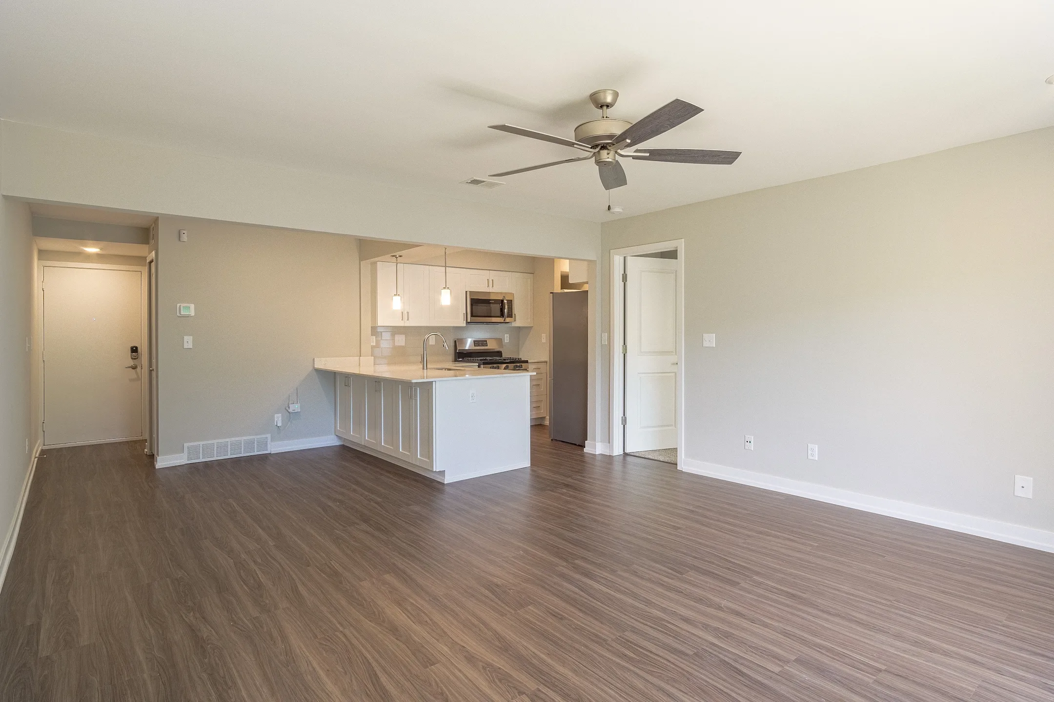 Hillside Apartments 31071 Lakeview Blvd Wixom, MI Apartments for