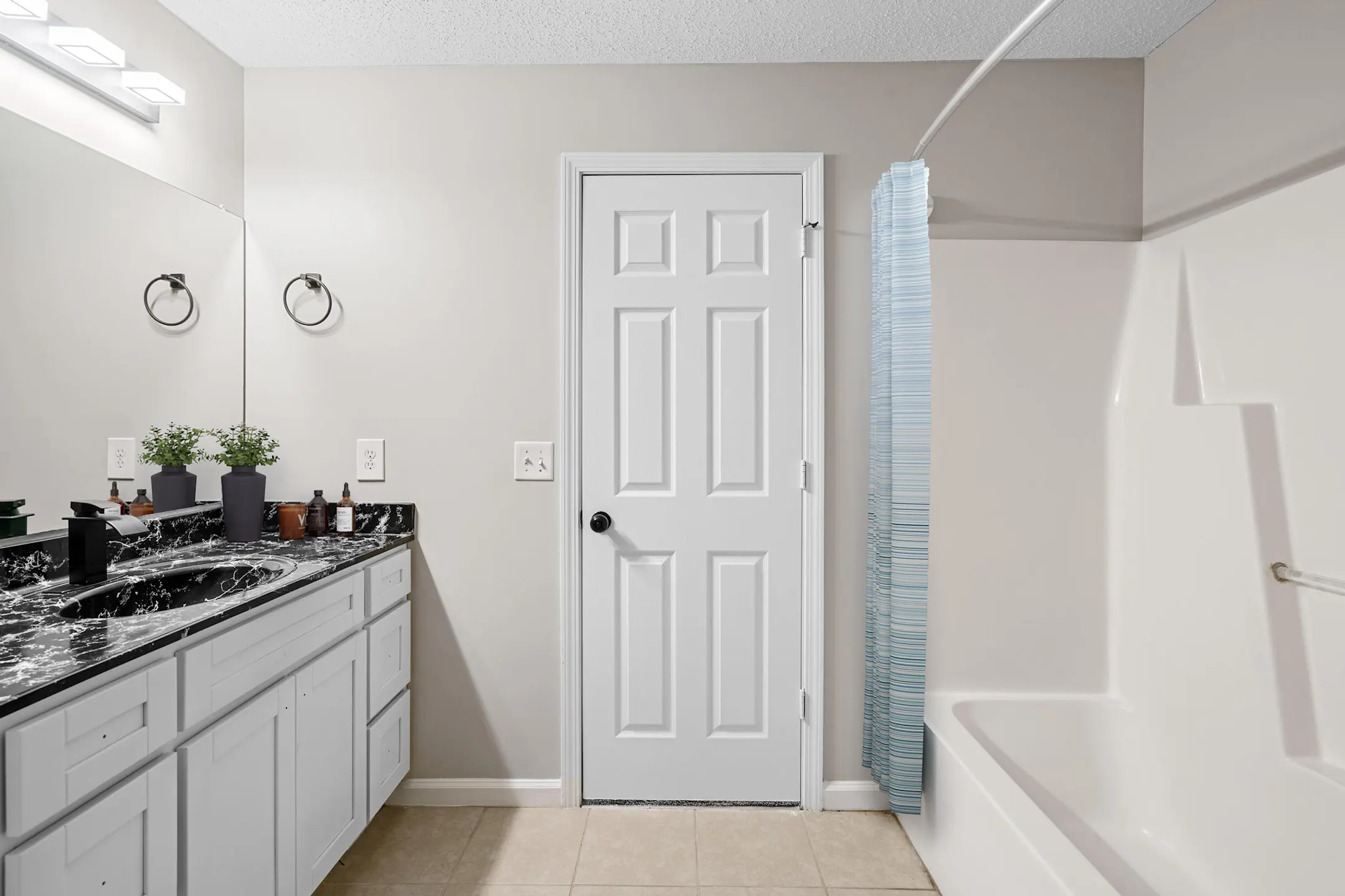 Aria Lake Carolina 4920 Hard Scrabble Rd Columbia, SC Apartments