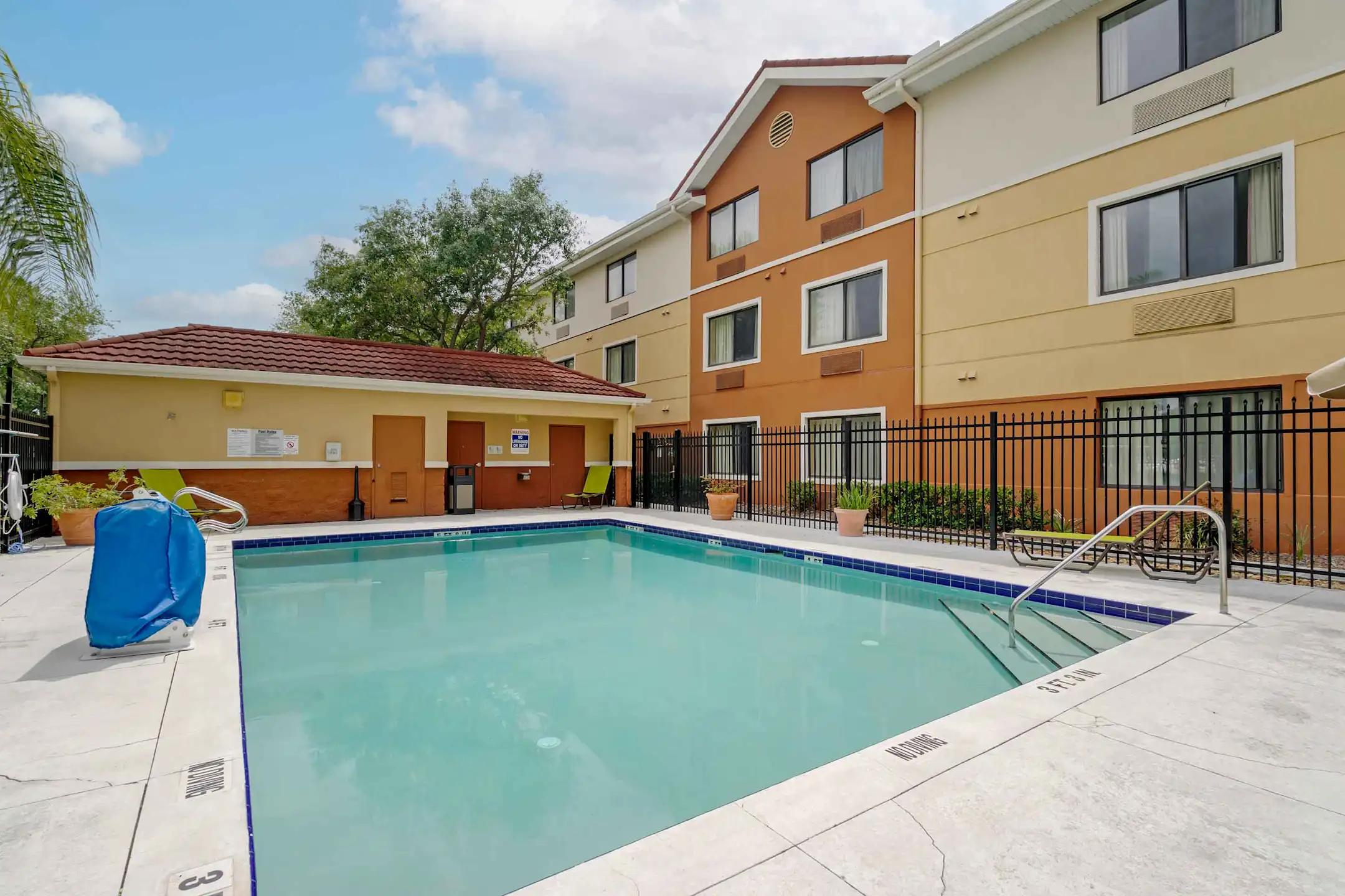 Furnished Studio Tampa Airport Memorial Hwy. 4811 Memorial