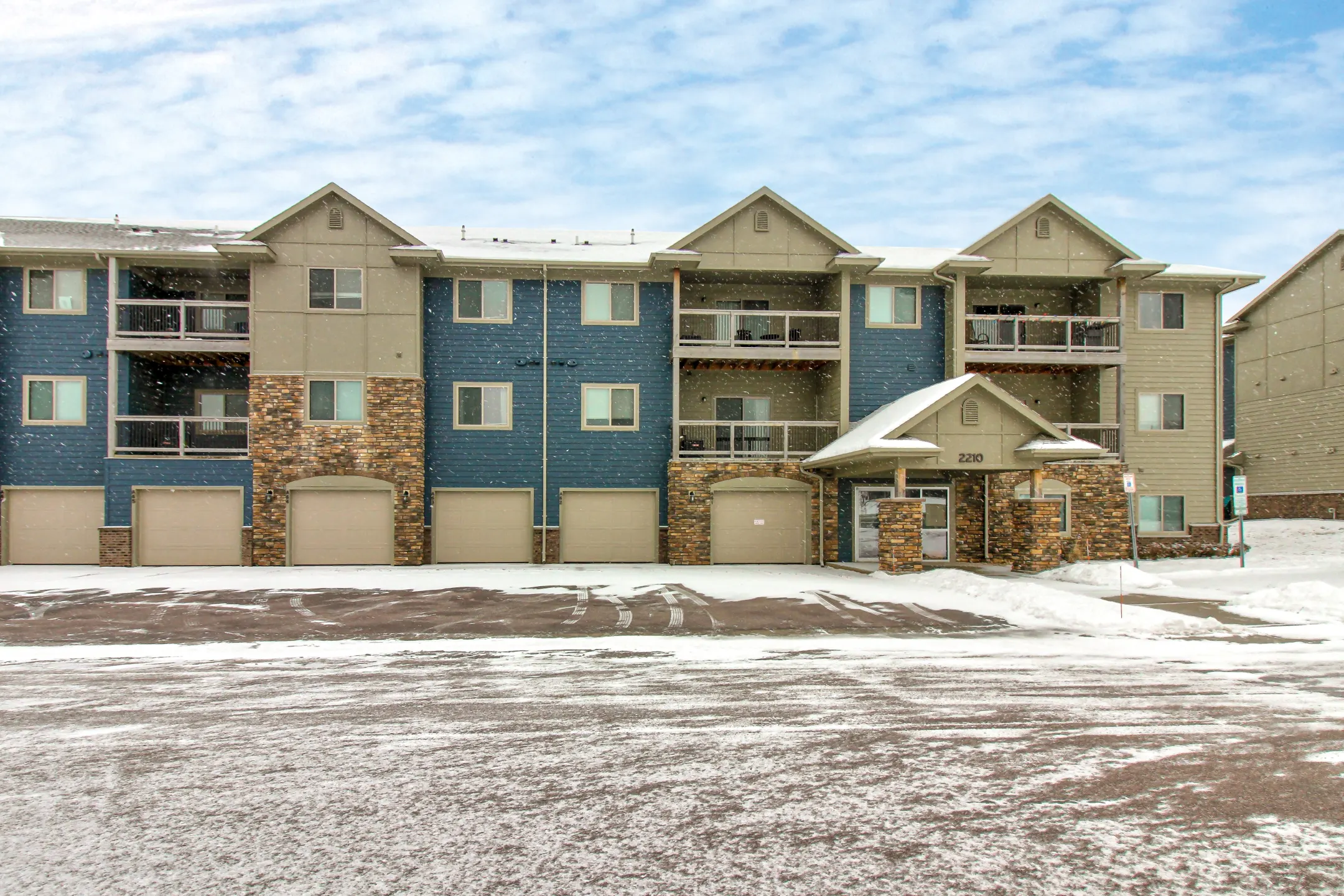 Building - THE VILLAGE AT THREE FOUNTAINS - Sioux Falls, SD