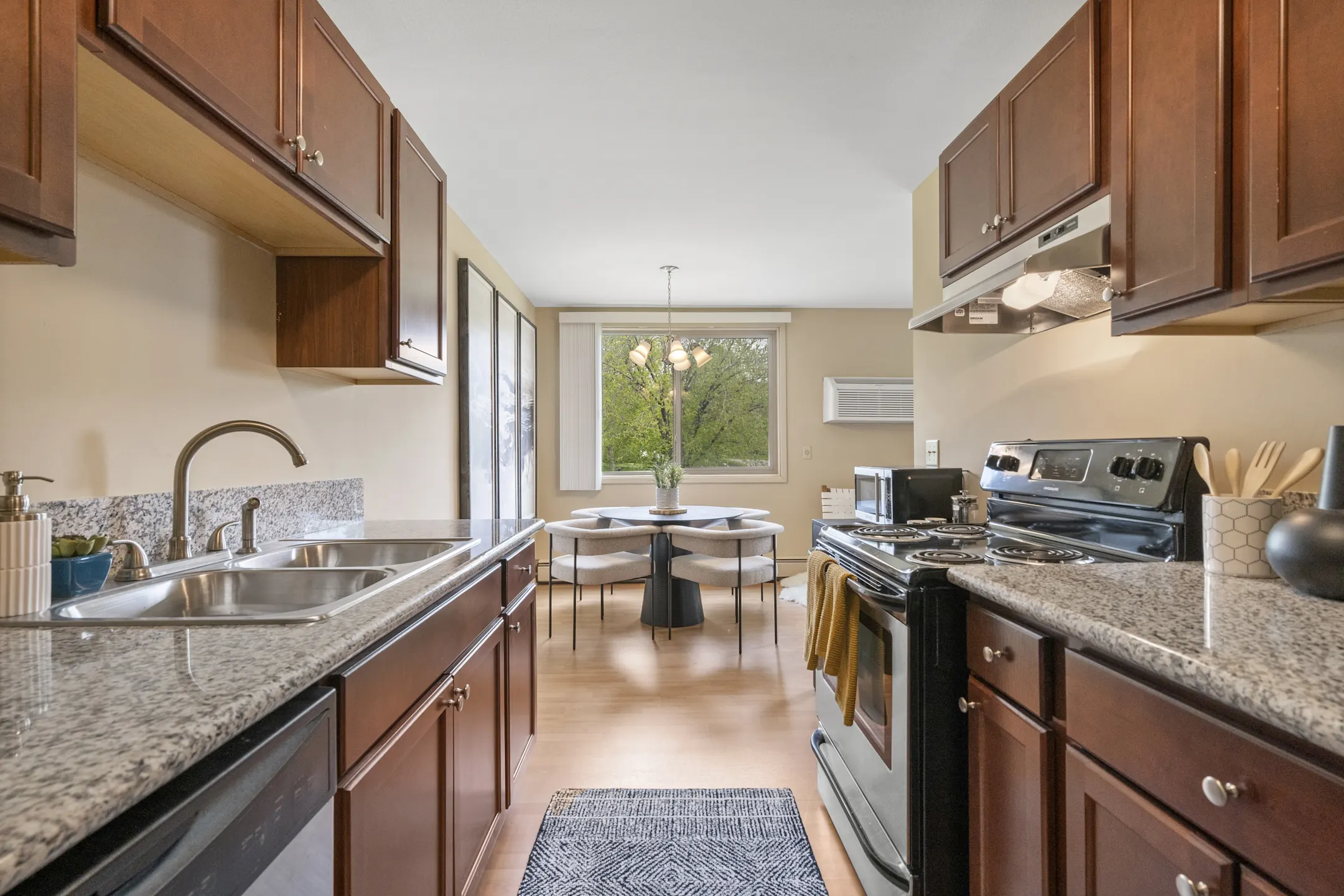 Kitchen - West End Apartments - Golden Valley, MN