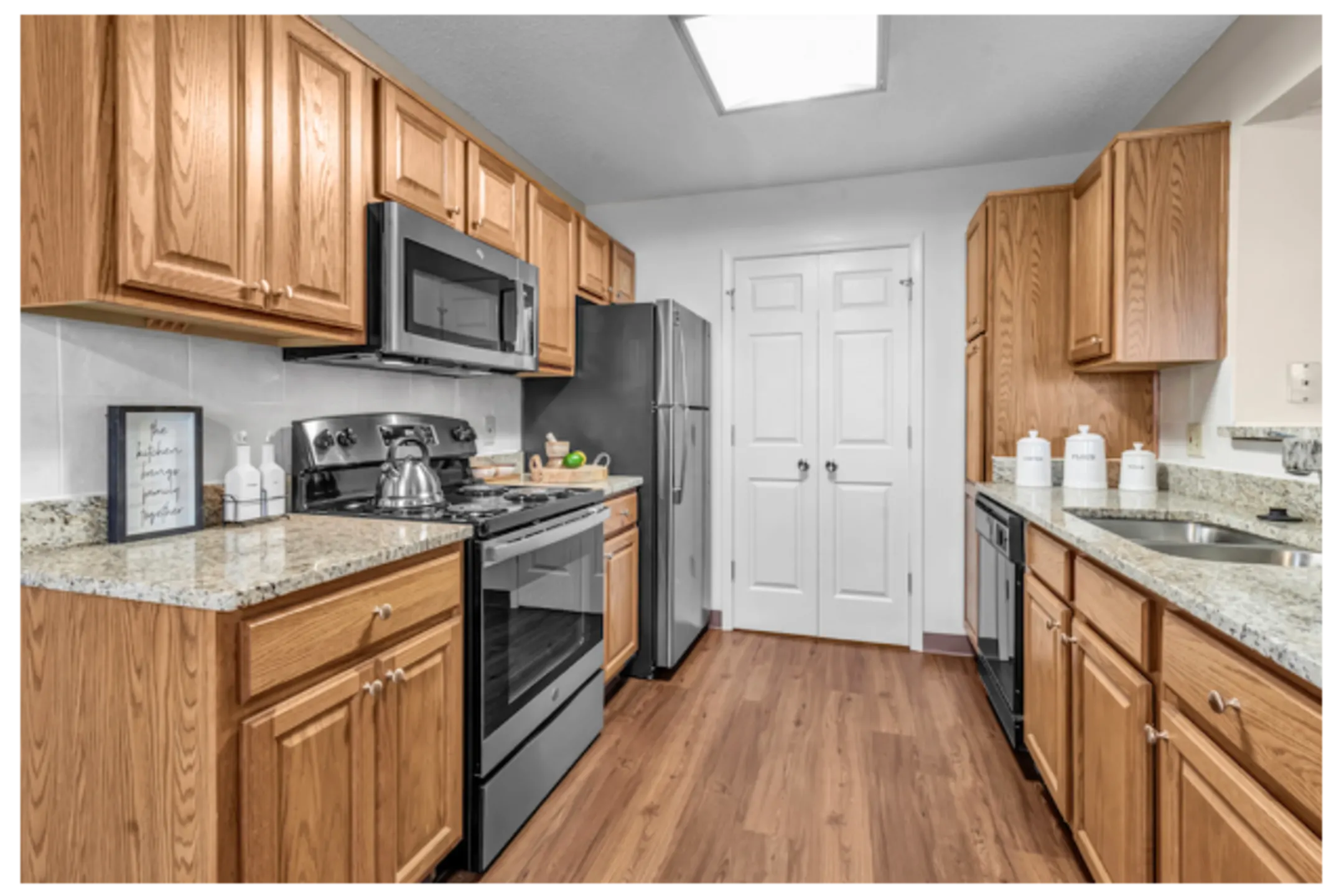 Kitchen - Windsong Place Apartments - Williamsville, NY