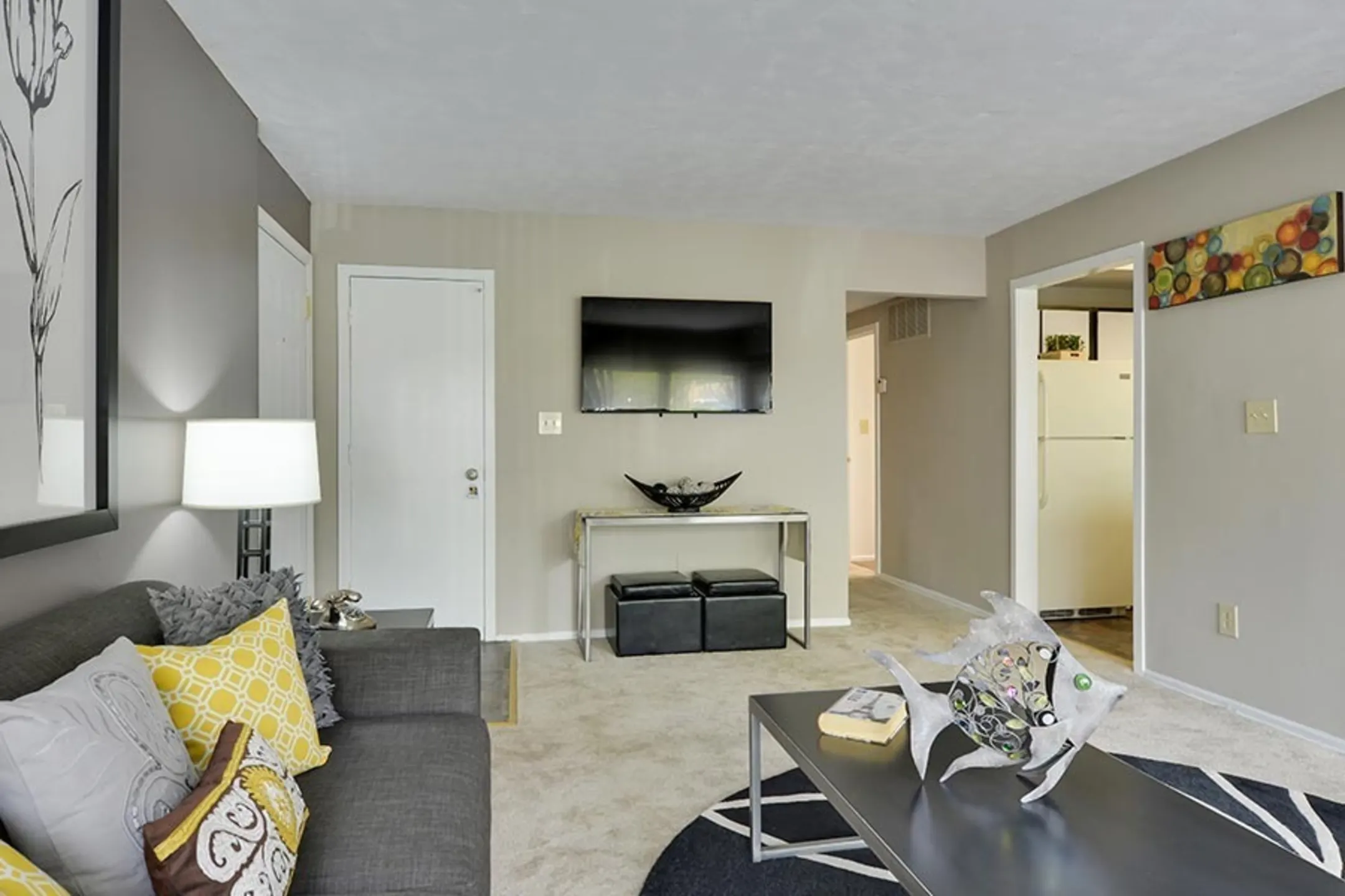 Living Room - The Hills at Kenilworth - Towson, MD