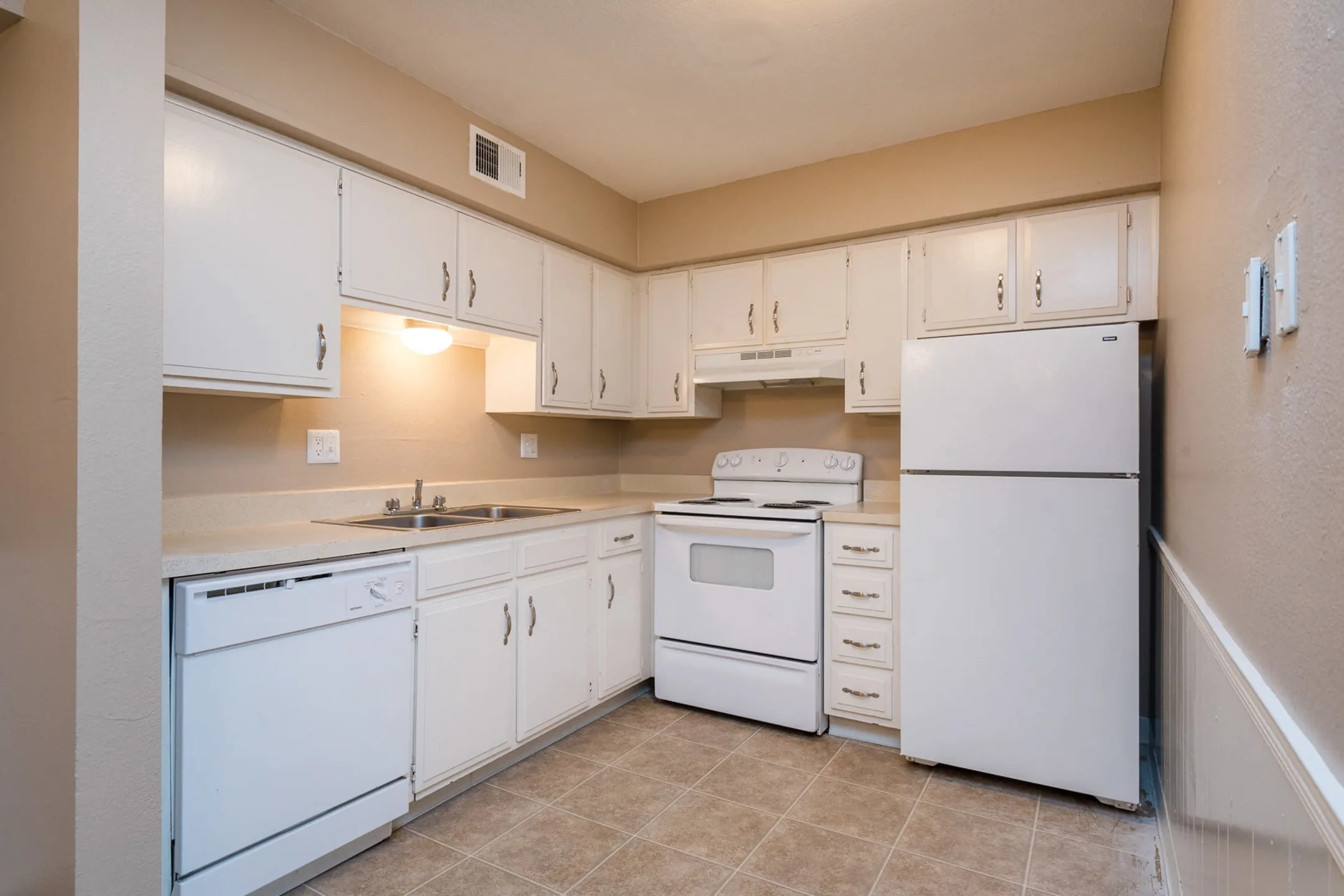 Summit Shawnee Apartments Shawnee Mission, KS 66214