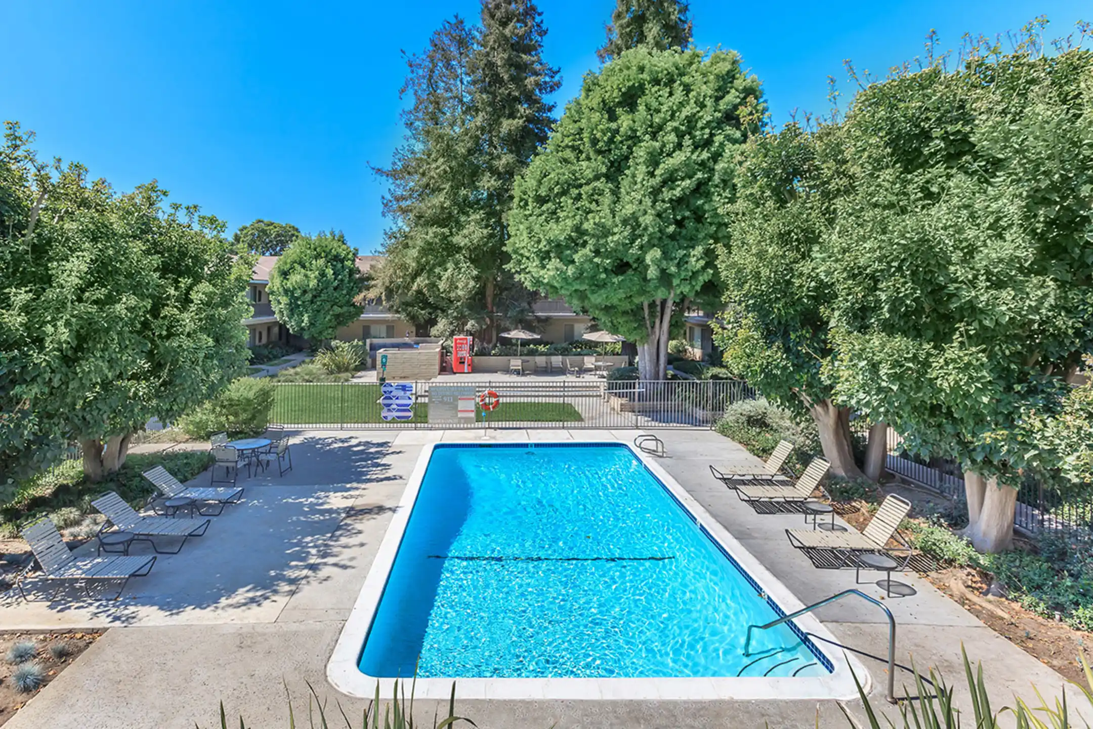 Pool - VENTURA BEACH RESORT LUXURY APARTMENTS - Ventura, CA