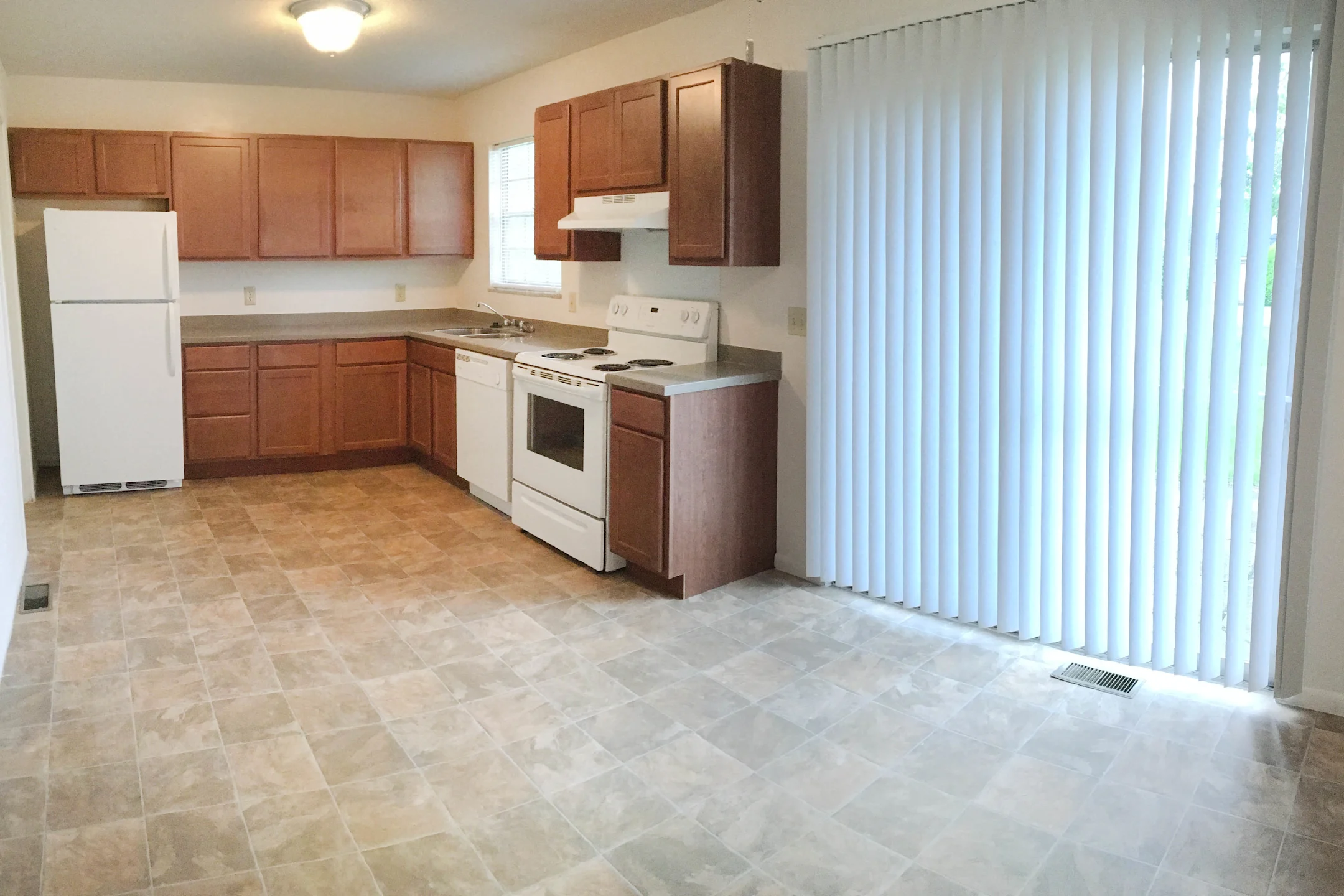 Kitchen - Forest Park Apartments - Cincinnati, OH