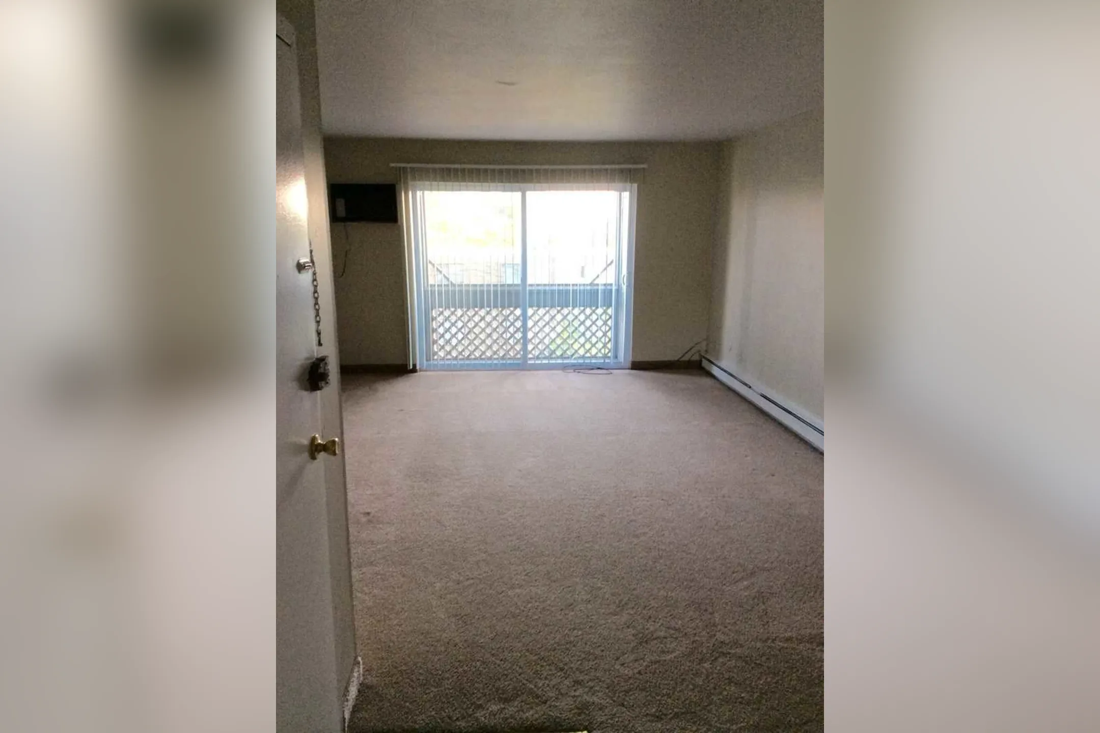 Foyer, Entryway - Clarendon Heights - Syracuse, NY