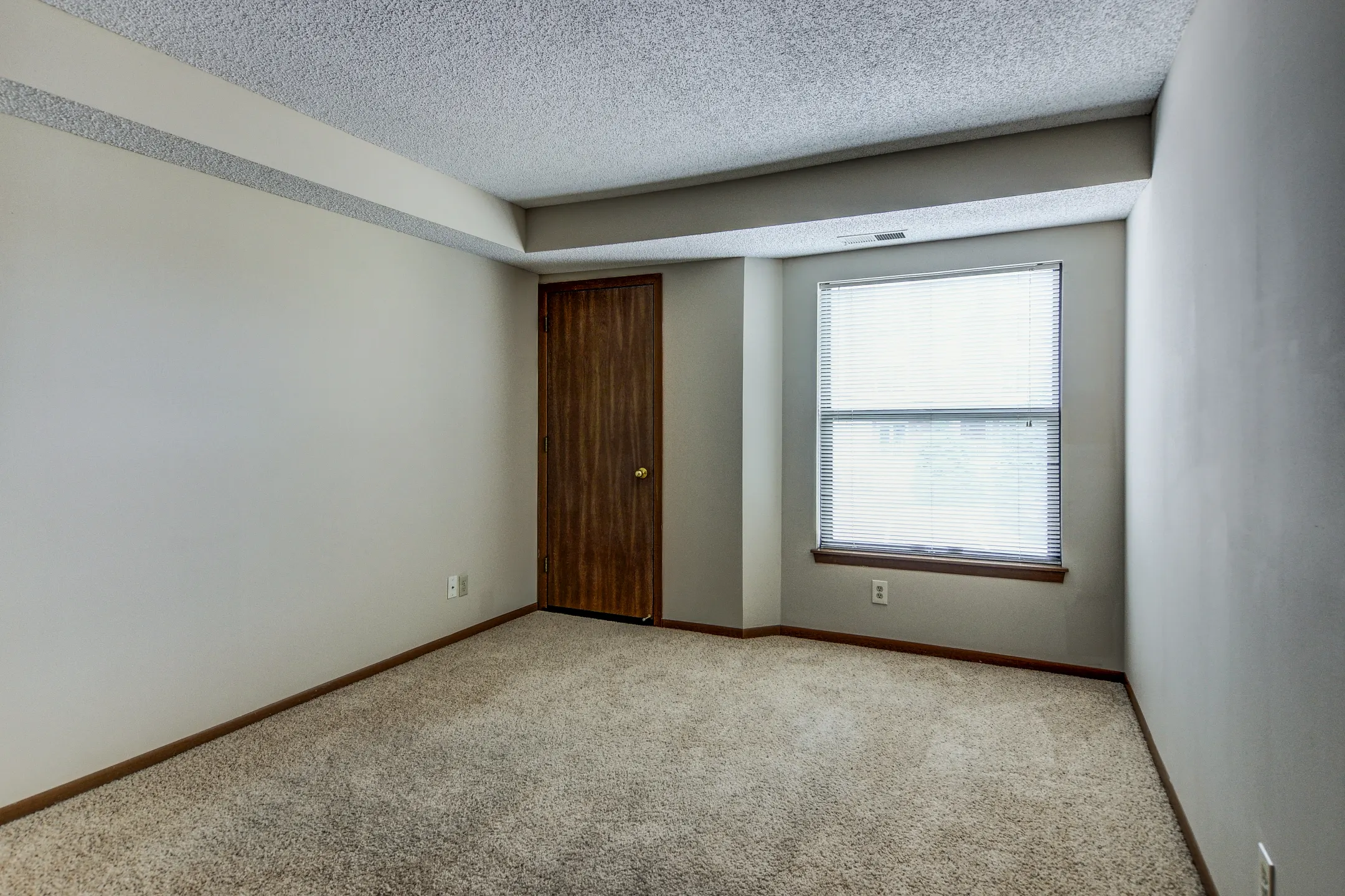 Autumn Woods - 2600 Kenzie Ter | Saint Anthony, MN Apartments for Rent ...