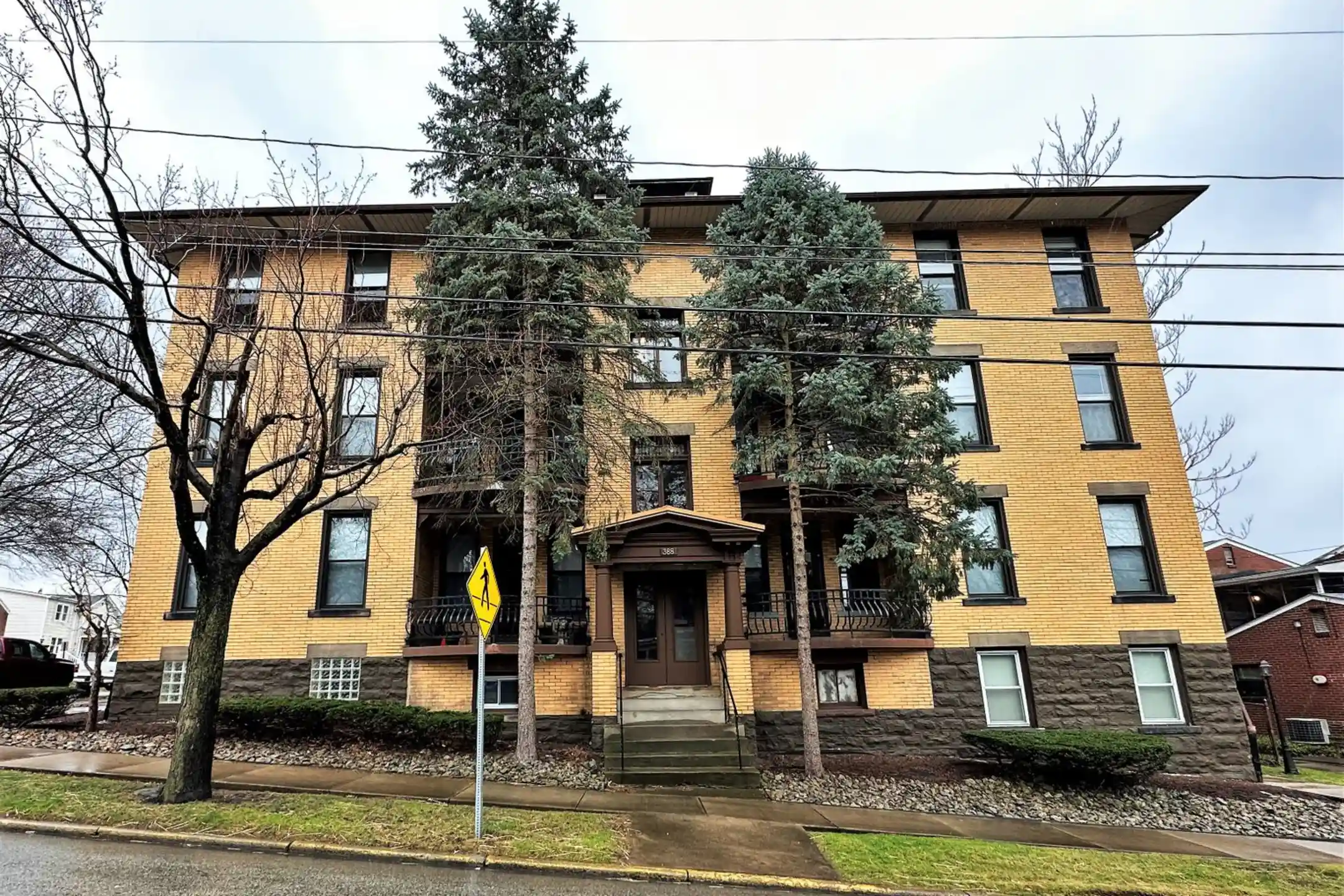 NPM Apartments 388 Pennsylvania Avenue Oakmont, PA Apartments for