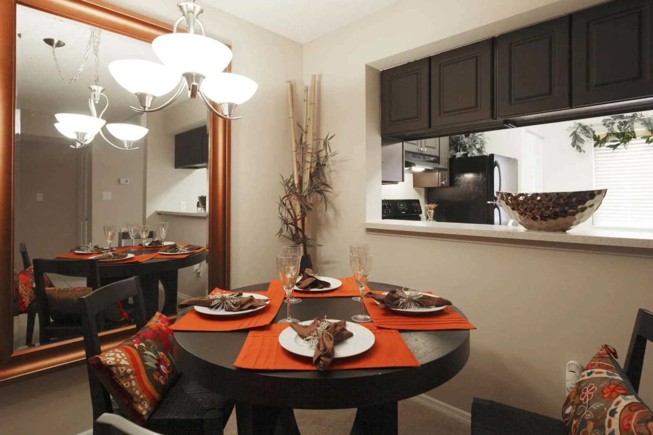 Dining Room - Fountain Lake Apartments - Bradenton, FL