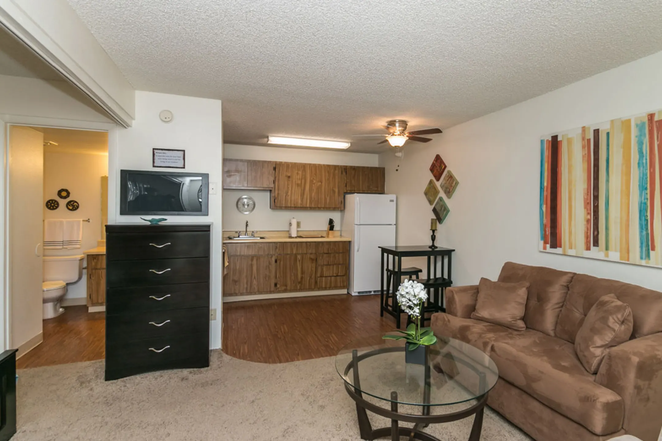 Living Room - Pine View Village - Flagstaff, AZ