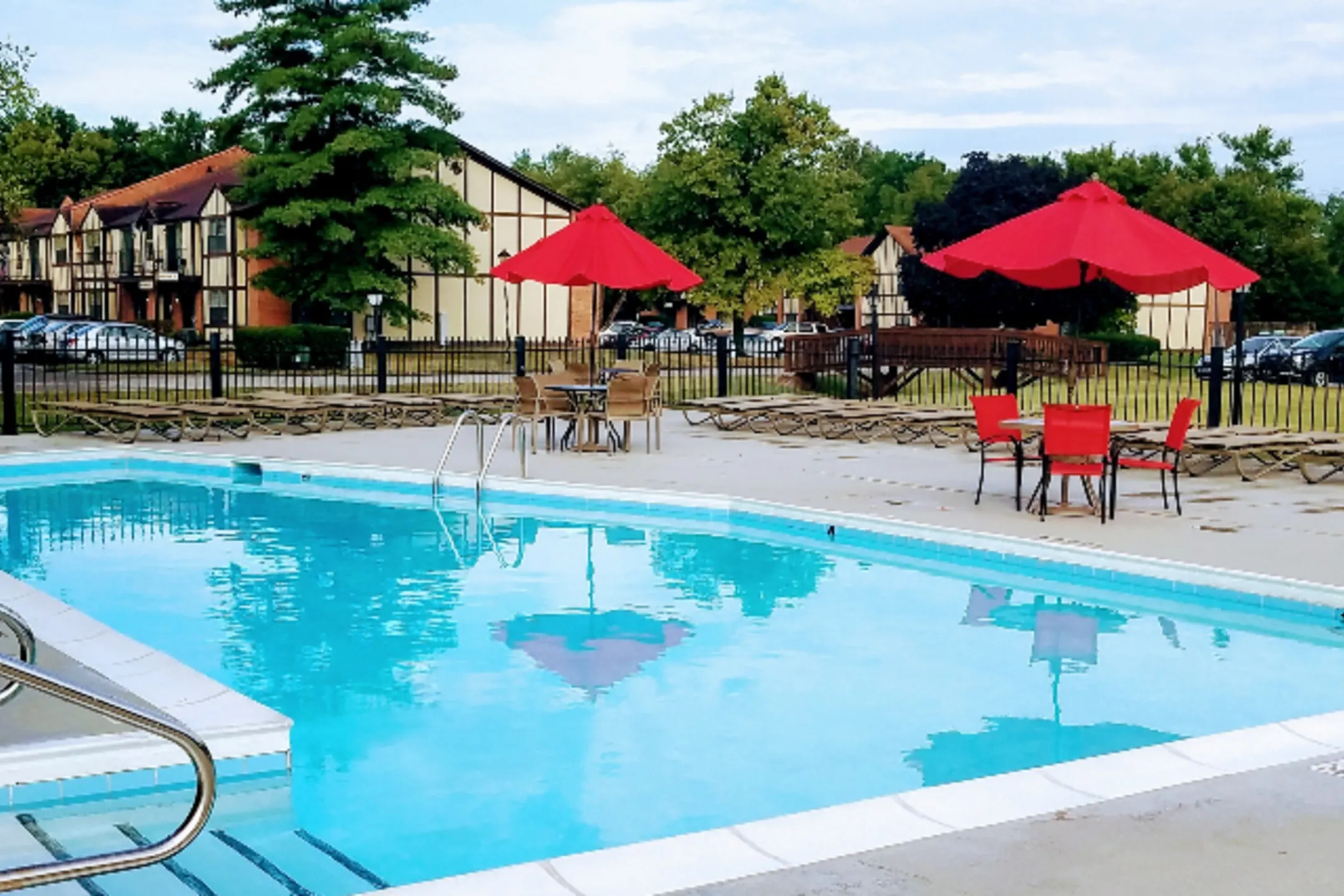 Devonshire Apartments 8301 Doncaster Way Louisville, KY Apartments