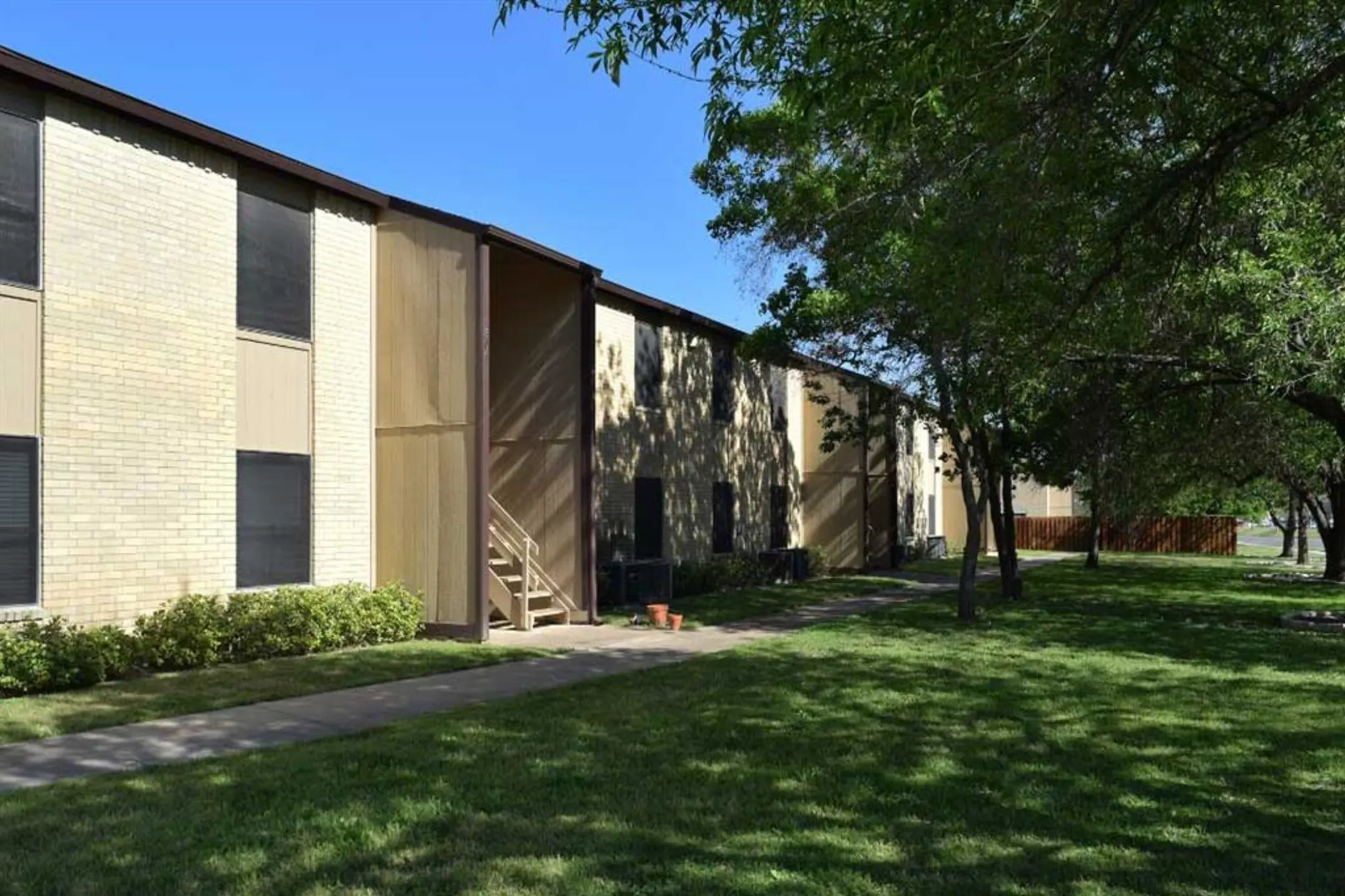 Building - Hunters Point Apartments - College Station, TX