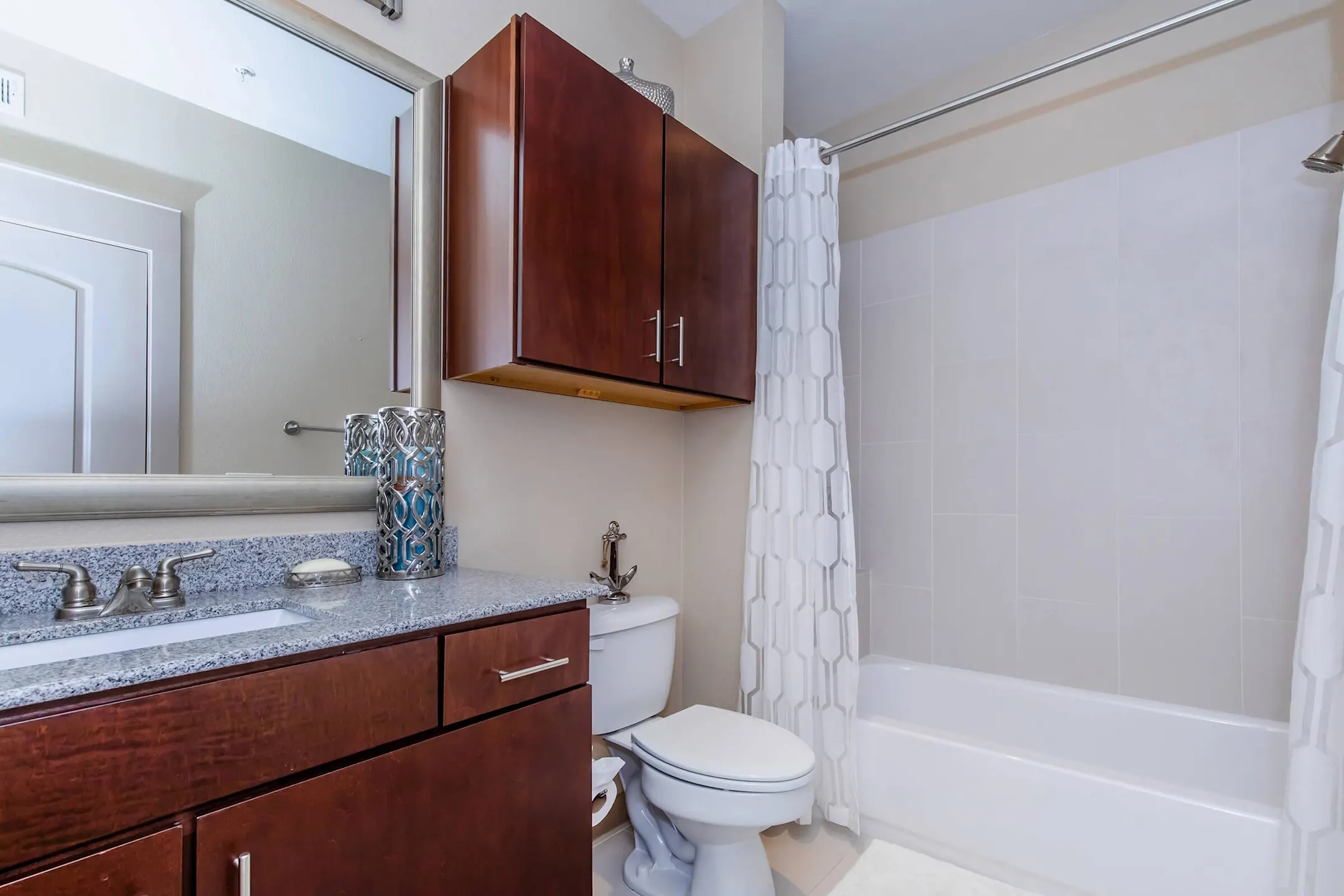 Bathroom - San Antigua - Houston, TX