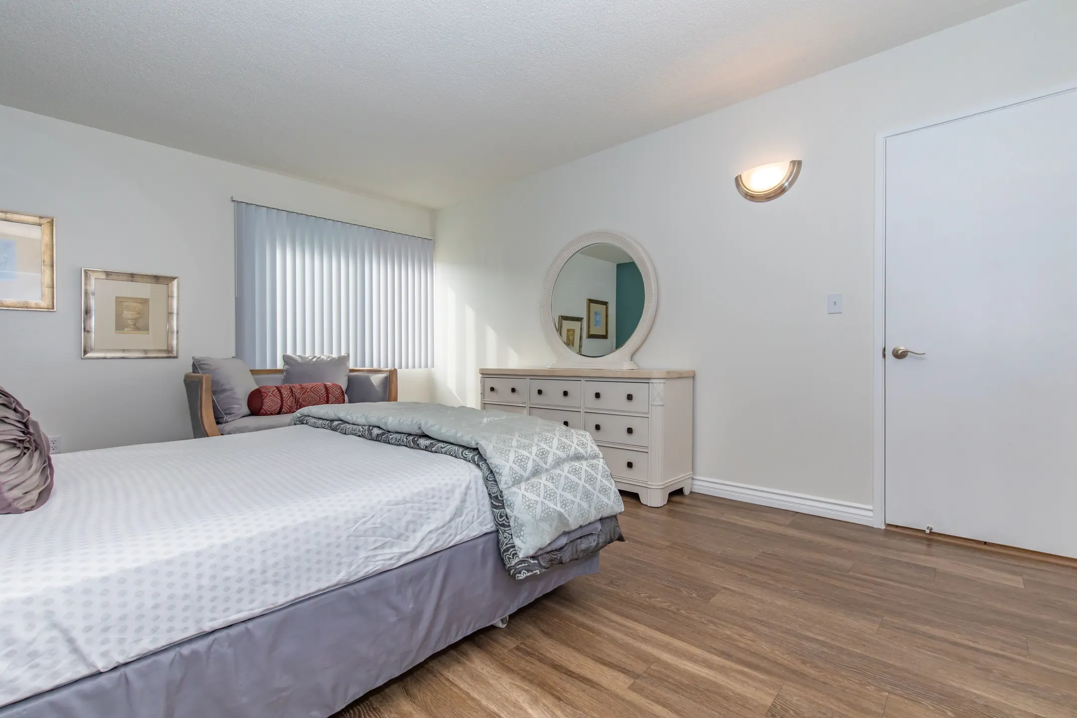 Bedroom - Loma Palisades Apartments - San Diego, CA