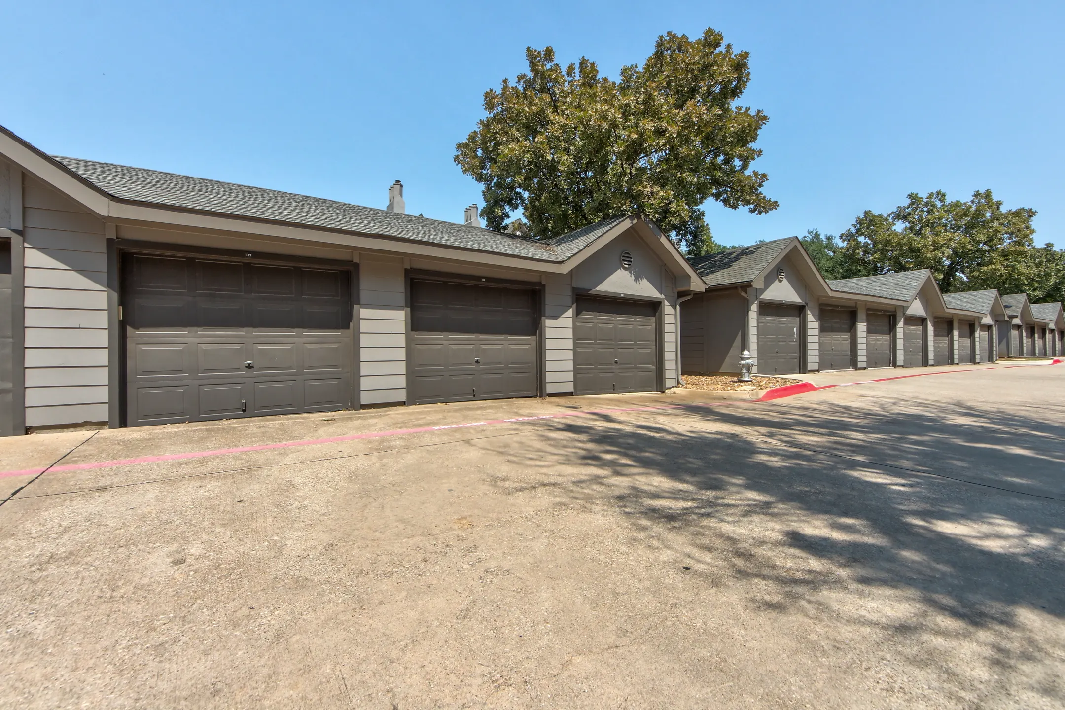 Oaks Hackberry Creek 6901 Valley View Ln Irving, TX Apartments for Rent Rent.