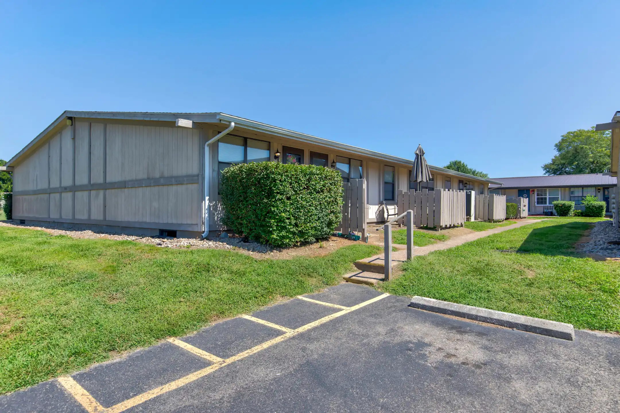 Cedarwood Apartments 731 Sycamore St 100 Belpre, OH Apartments for