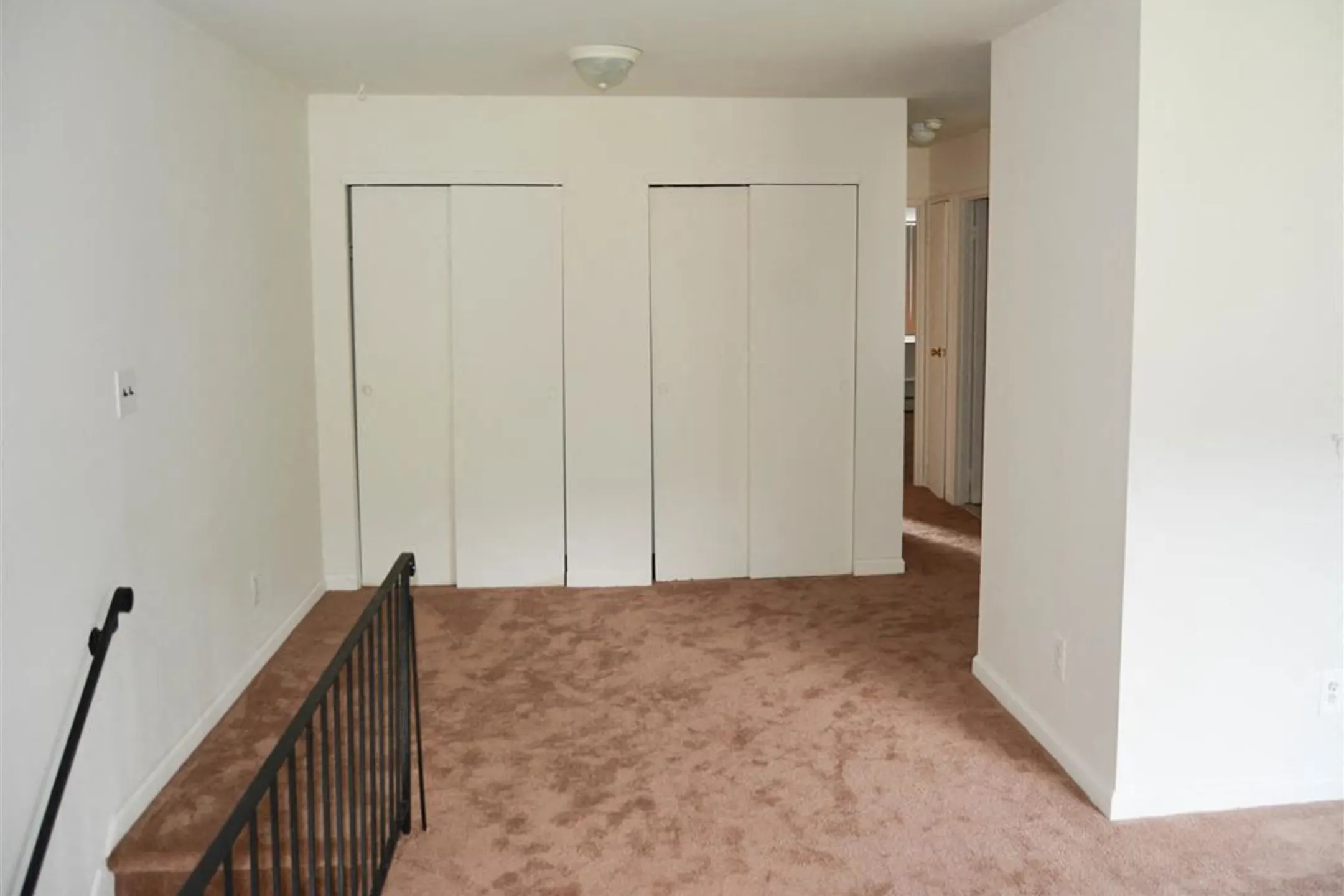 Brookwood at Holbrook 835 Broadway Avenue Holbrook, NY Apartments