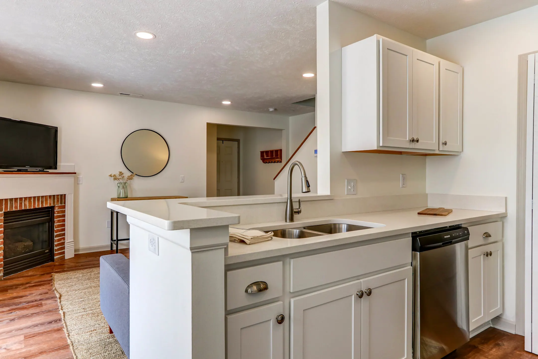 Kitchen - Waterford Village Apartments - Medina, OH