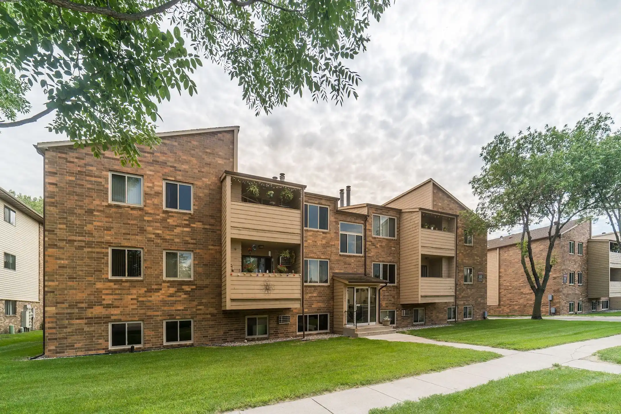 South Meadows Apartments - Fargo, ND 58103