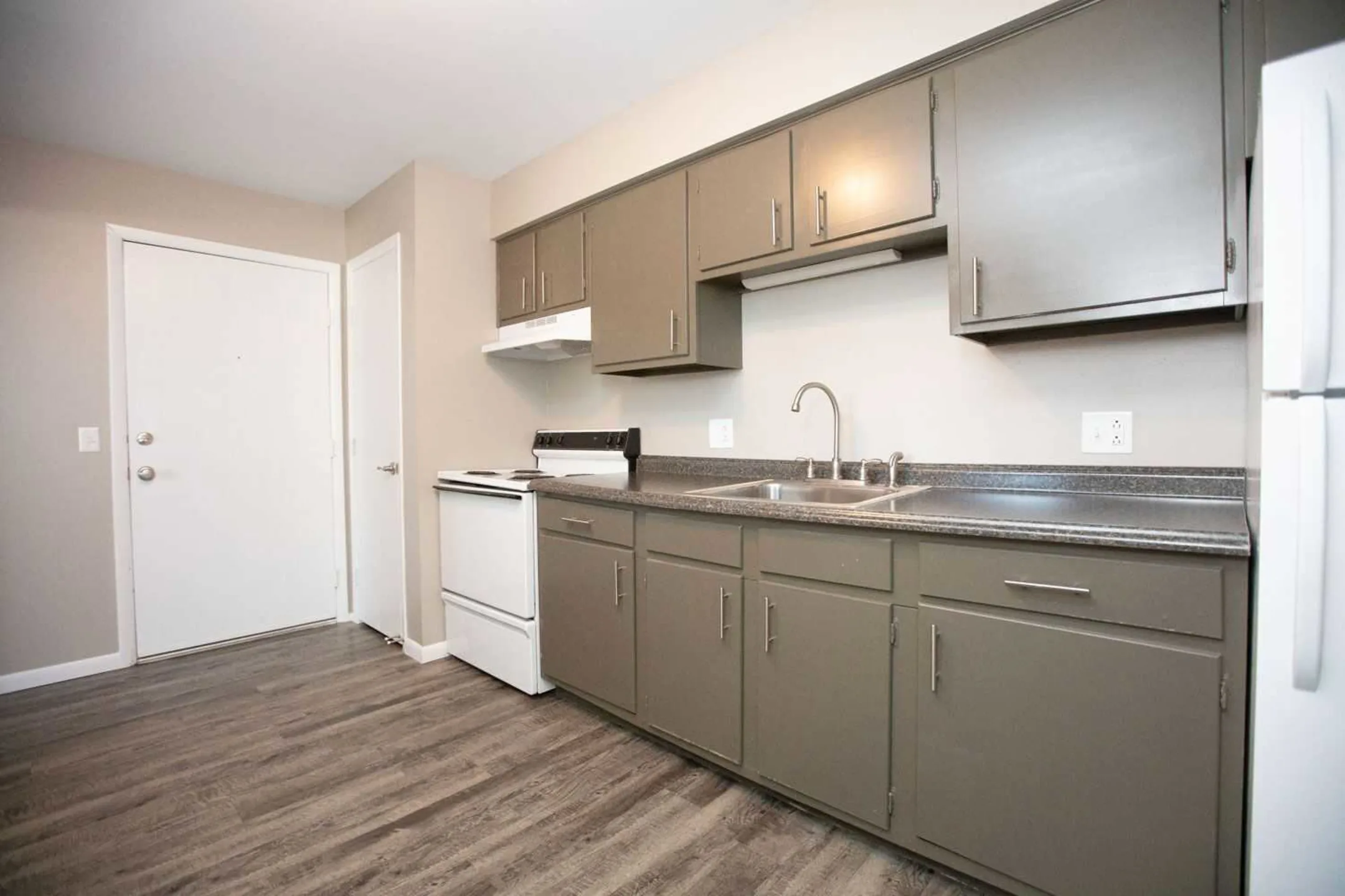 Brandon Manor 7451 Lunitas Ln Perrysburg, OH Apartments for Rent