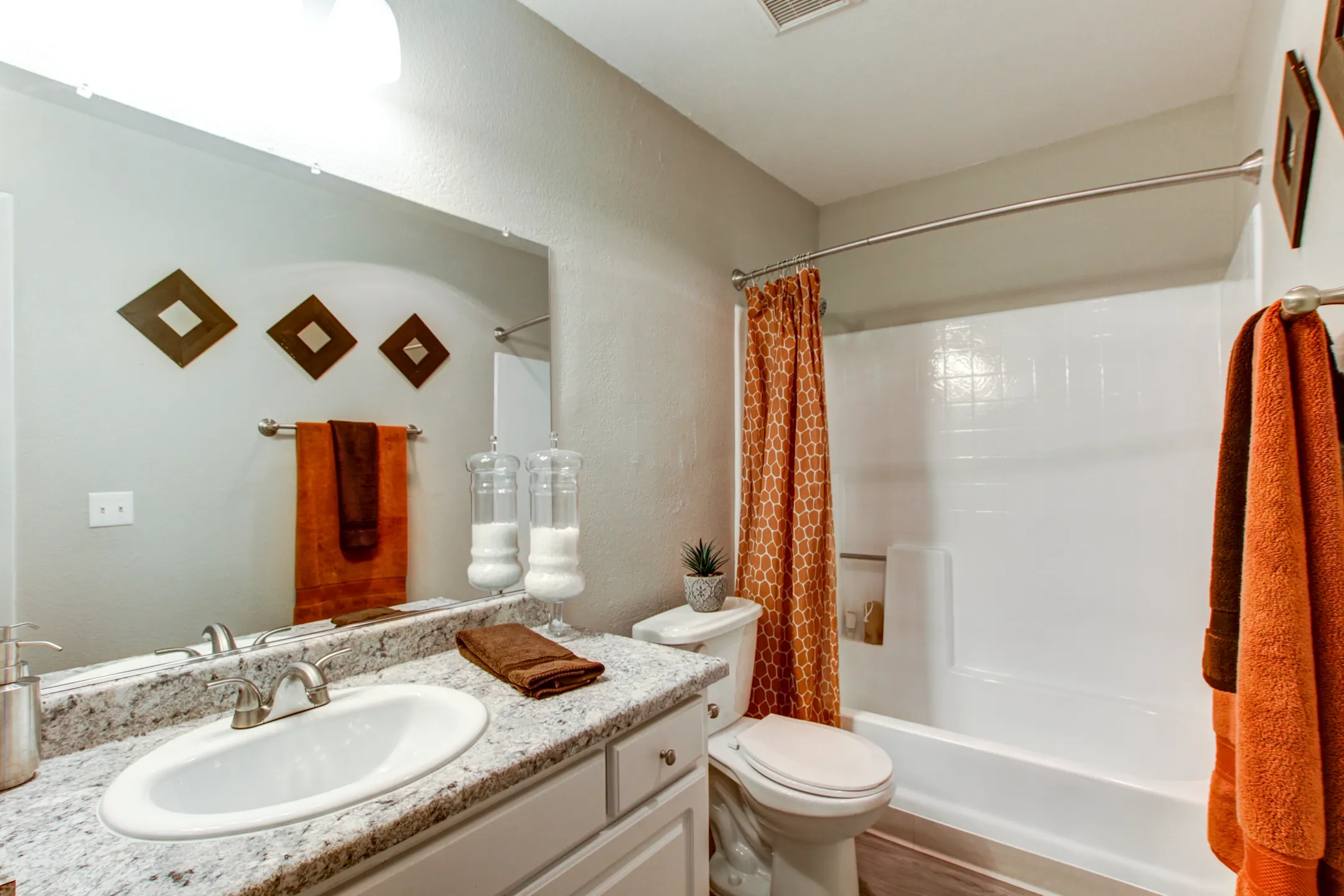 Grand Apartments on Lindley 10201 Lindley Avenue Northridge, CA