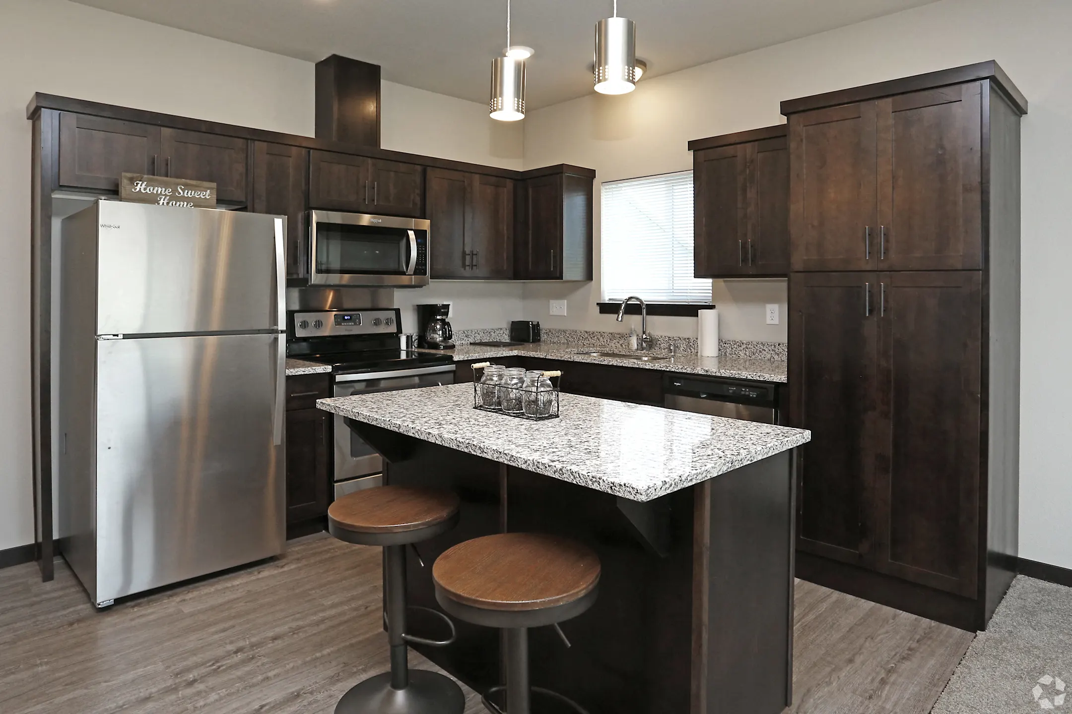 Falcon Heights Townhomes Apartments Rochester, MN 55904