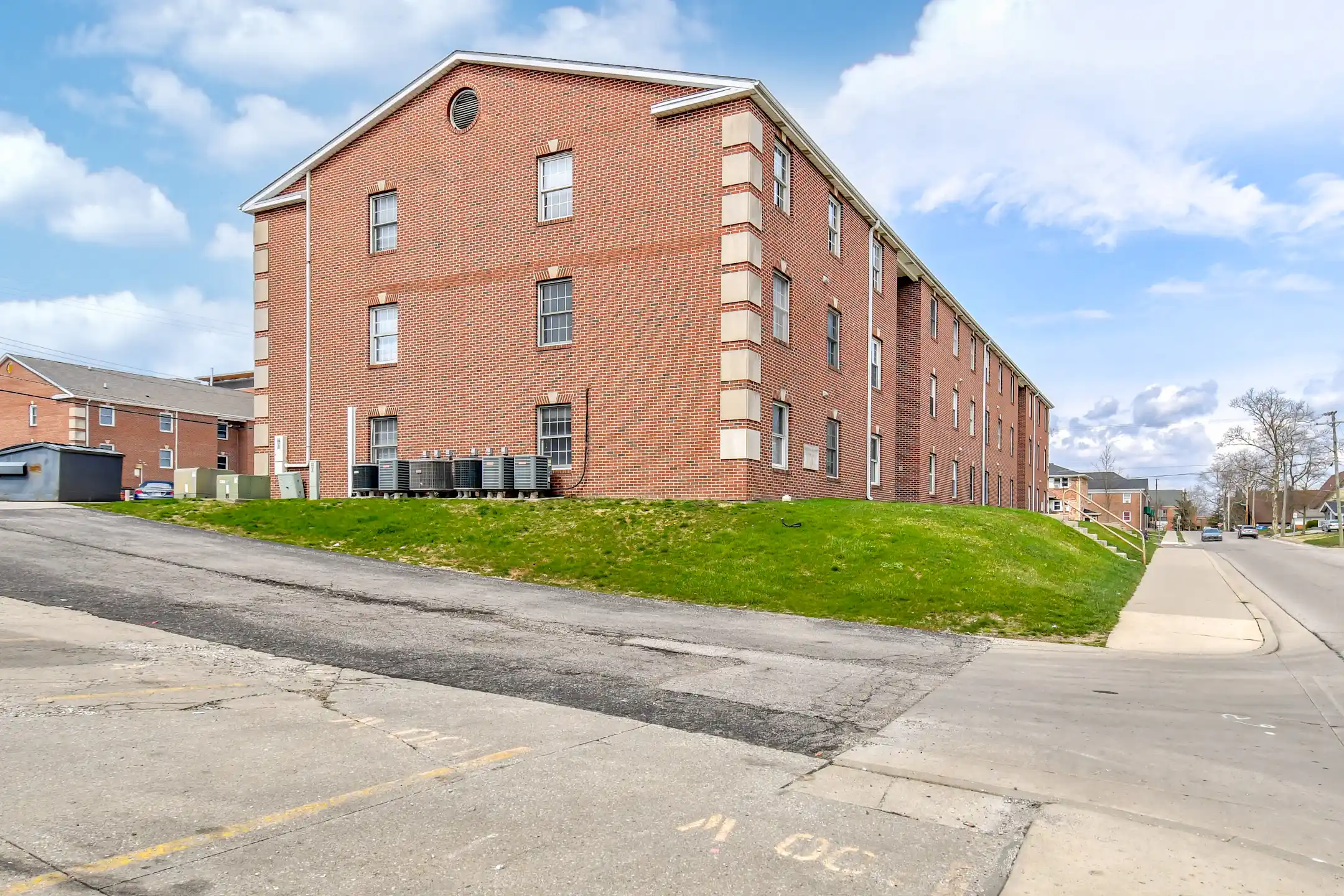 Building - Kensington & Chesterfield - Muncie, IN