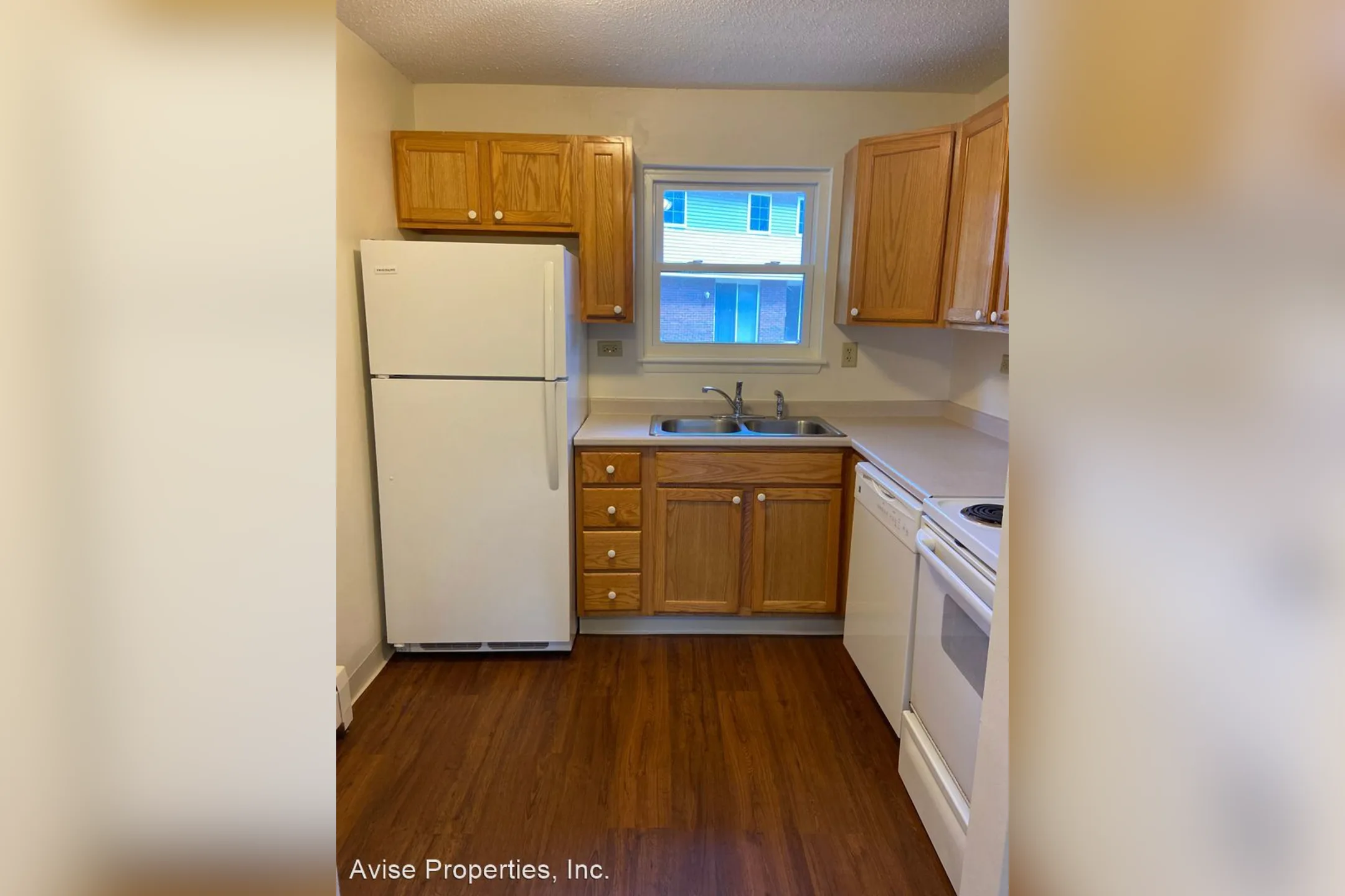 Kitchen - Redden Gardens - Dover, NH