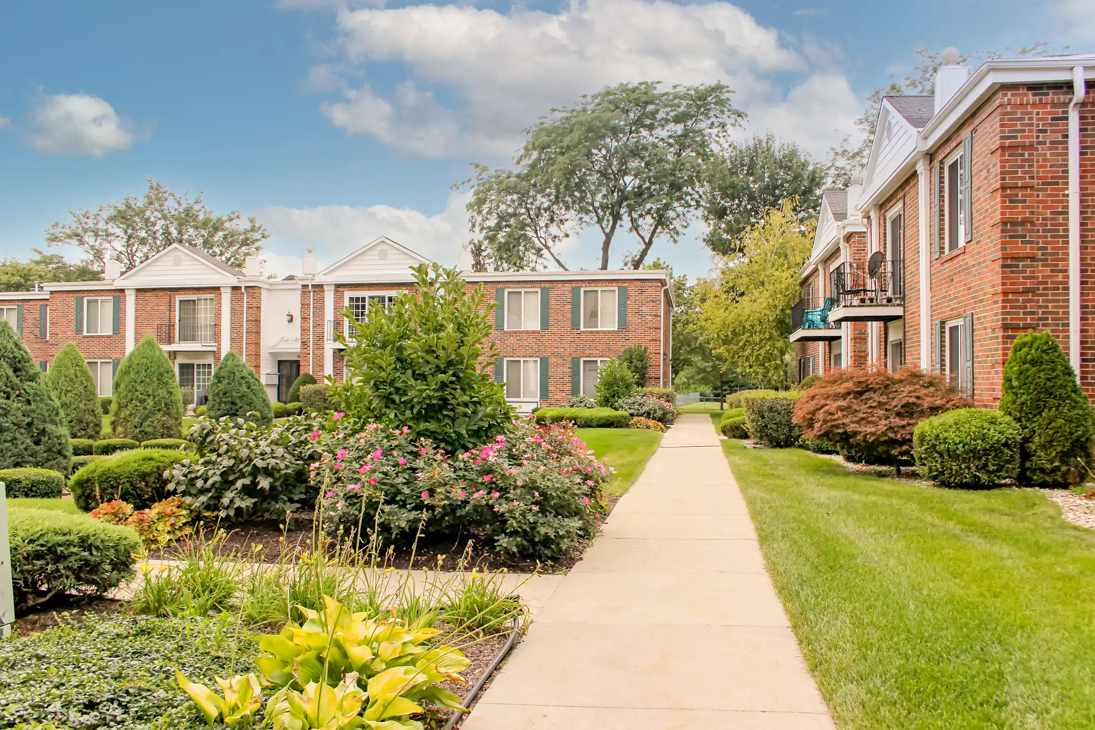 Courts Of Williamsburg 2521 Old Tavern Rd Lisle, IL Apartments for