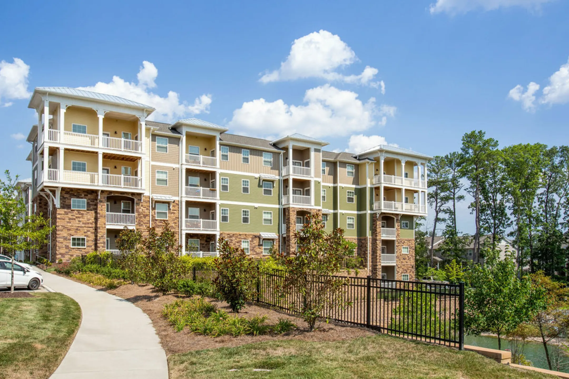 Crowne At Cary Park Apartments