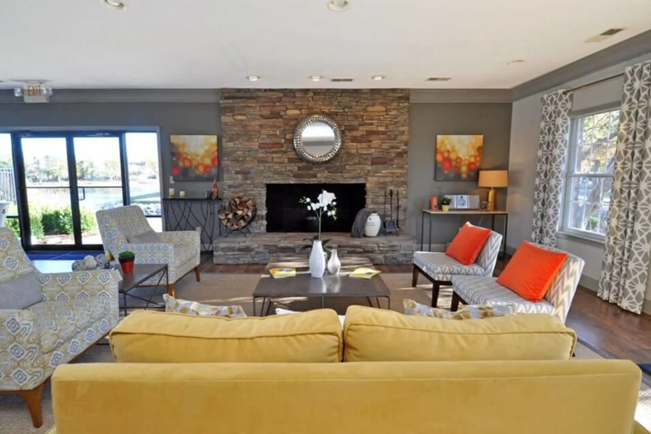 Pavilion Lakes Apartments Evansville, IN 47715