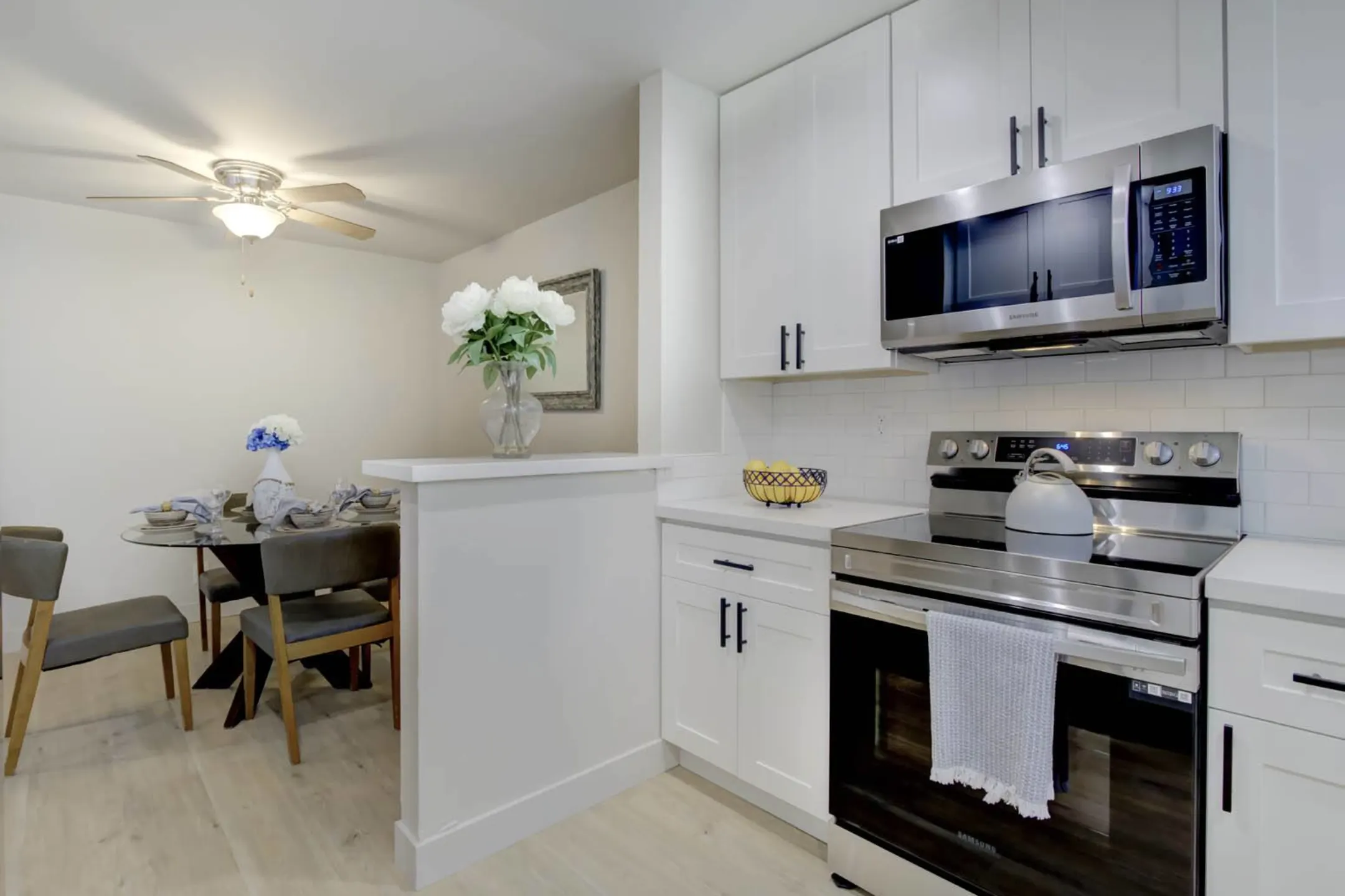 Kitchen - Crestview Apartments - Belmont, CA