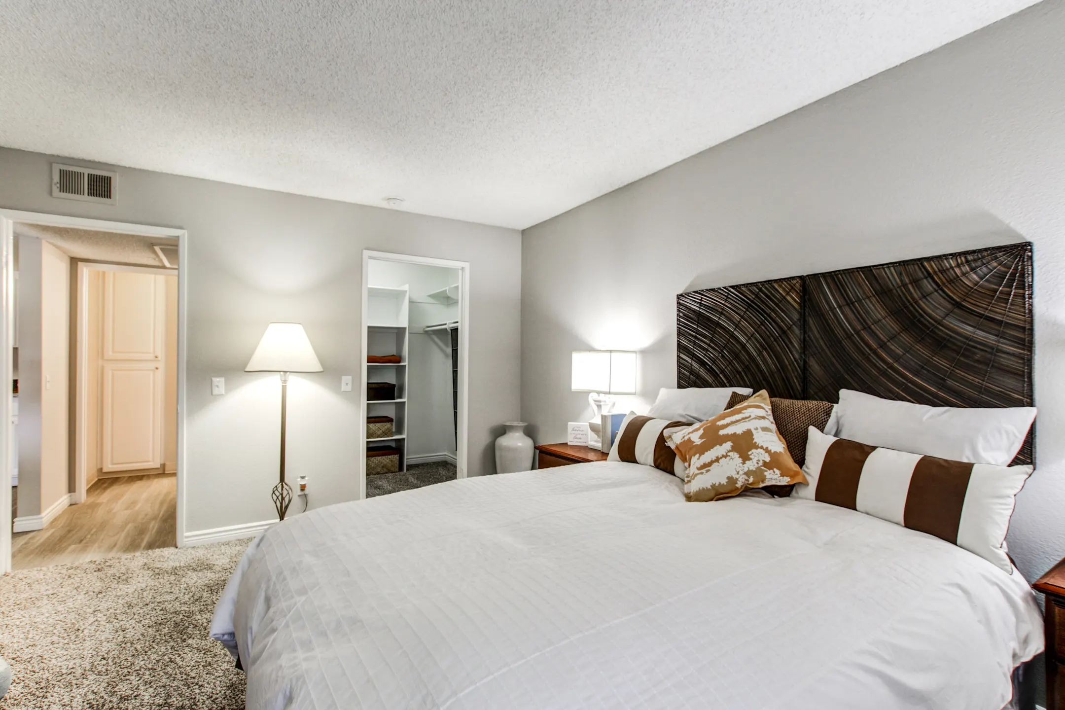 Grand Apartments on Lindley 10201 Lindley Avenue Northridge, CA for