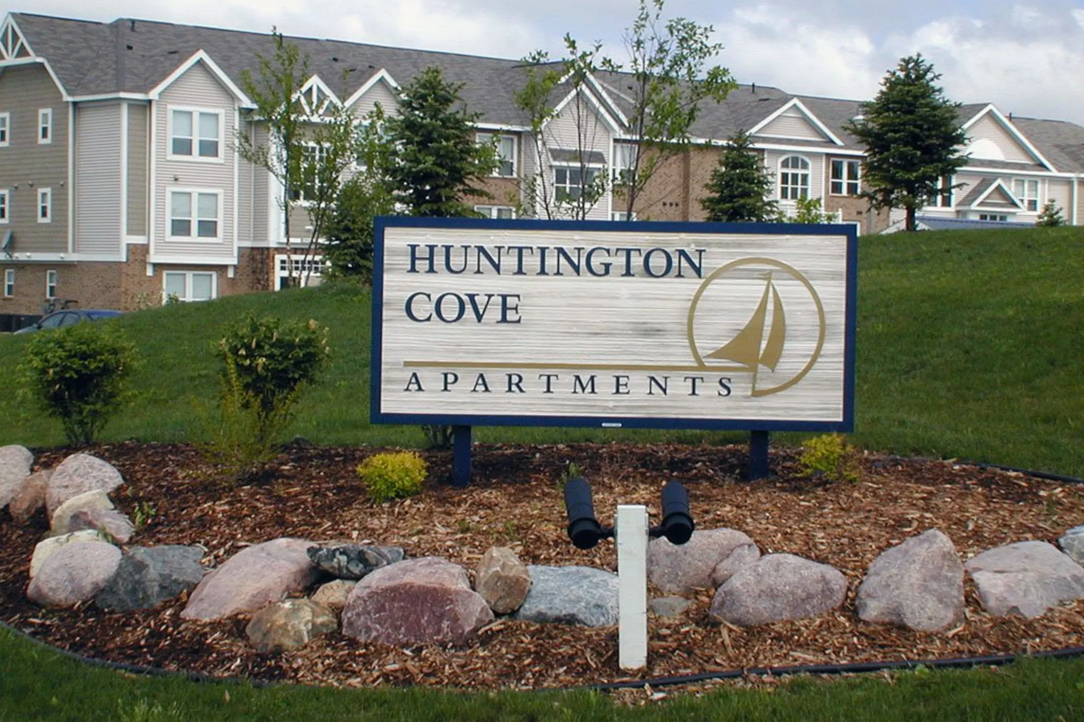 Huntington Cove Apts