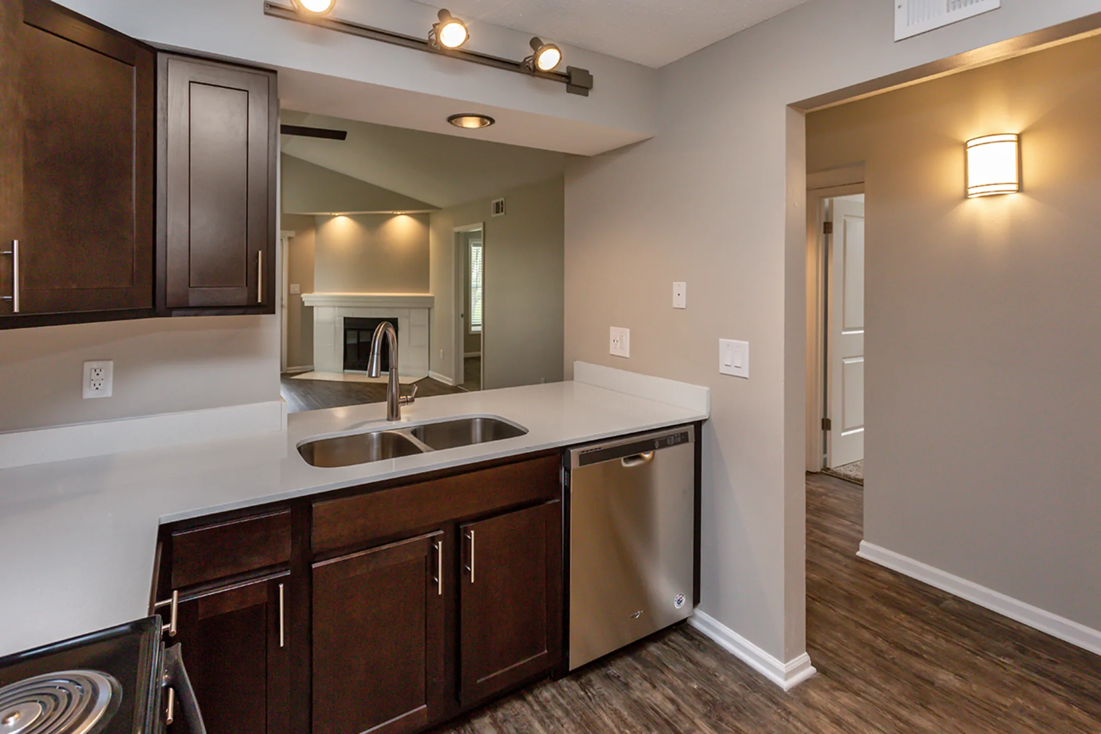 Winwood Apartments 6031 Meadow Crest Drive Johnston, IA Apartments