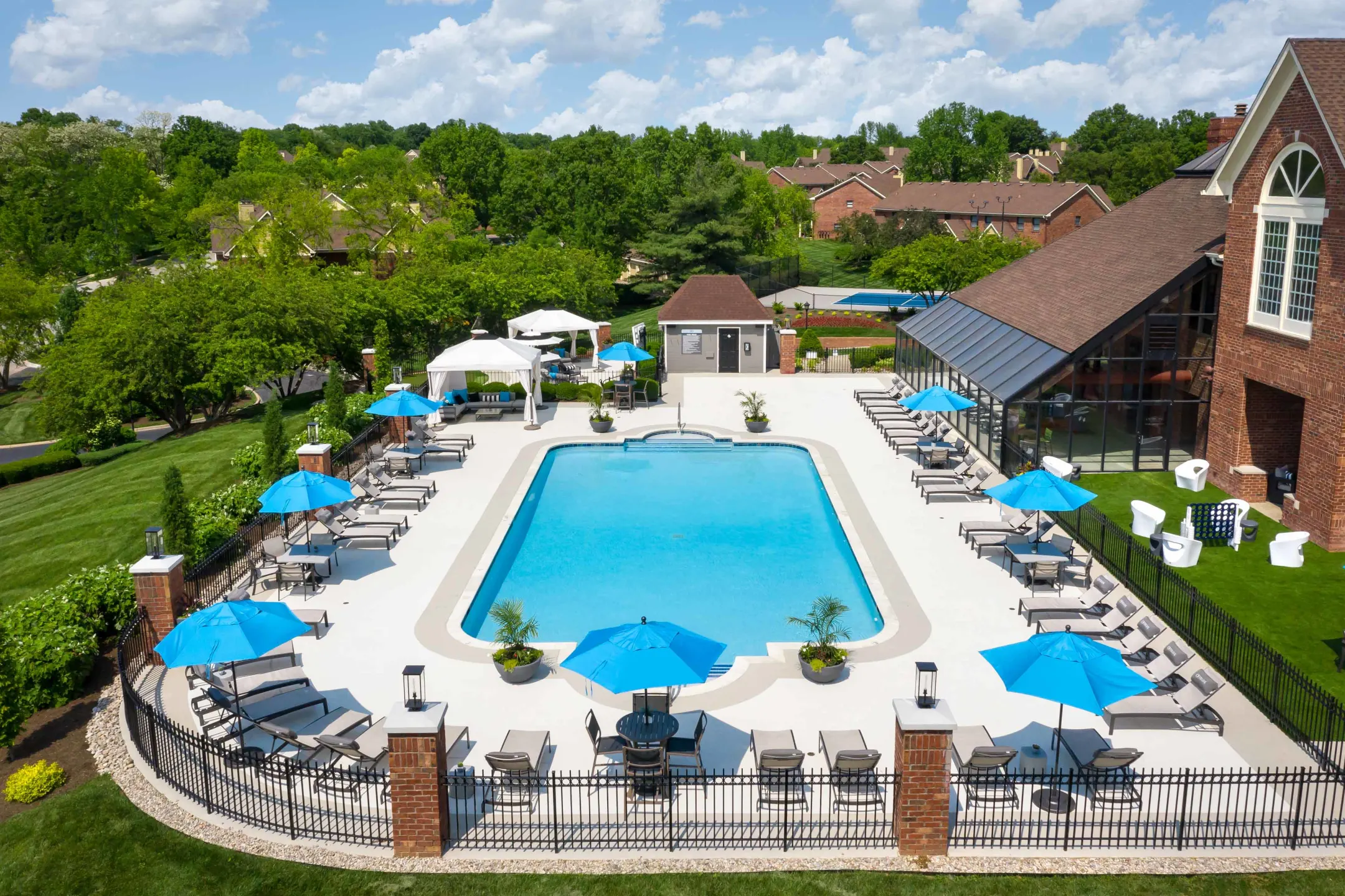 Pool - The Overlook at St. Thomas - Louisville, KY