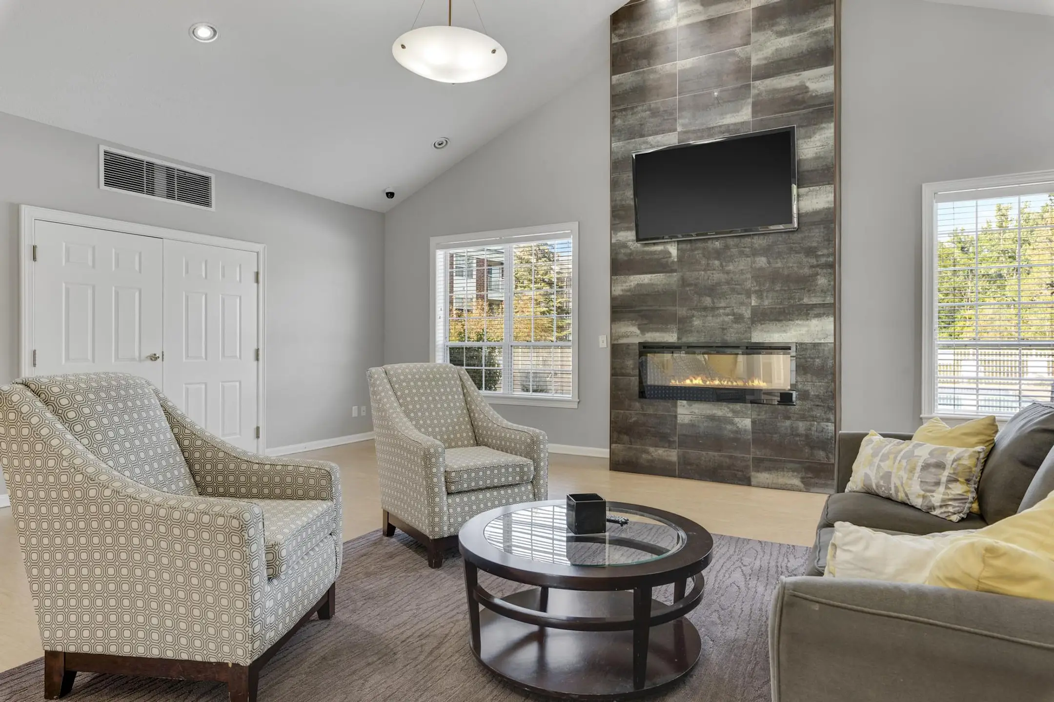 Spruce Run Apartment