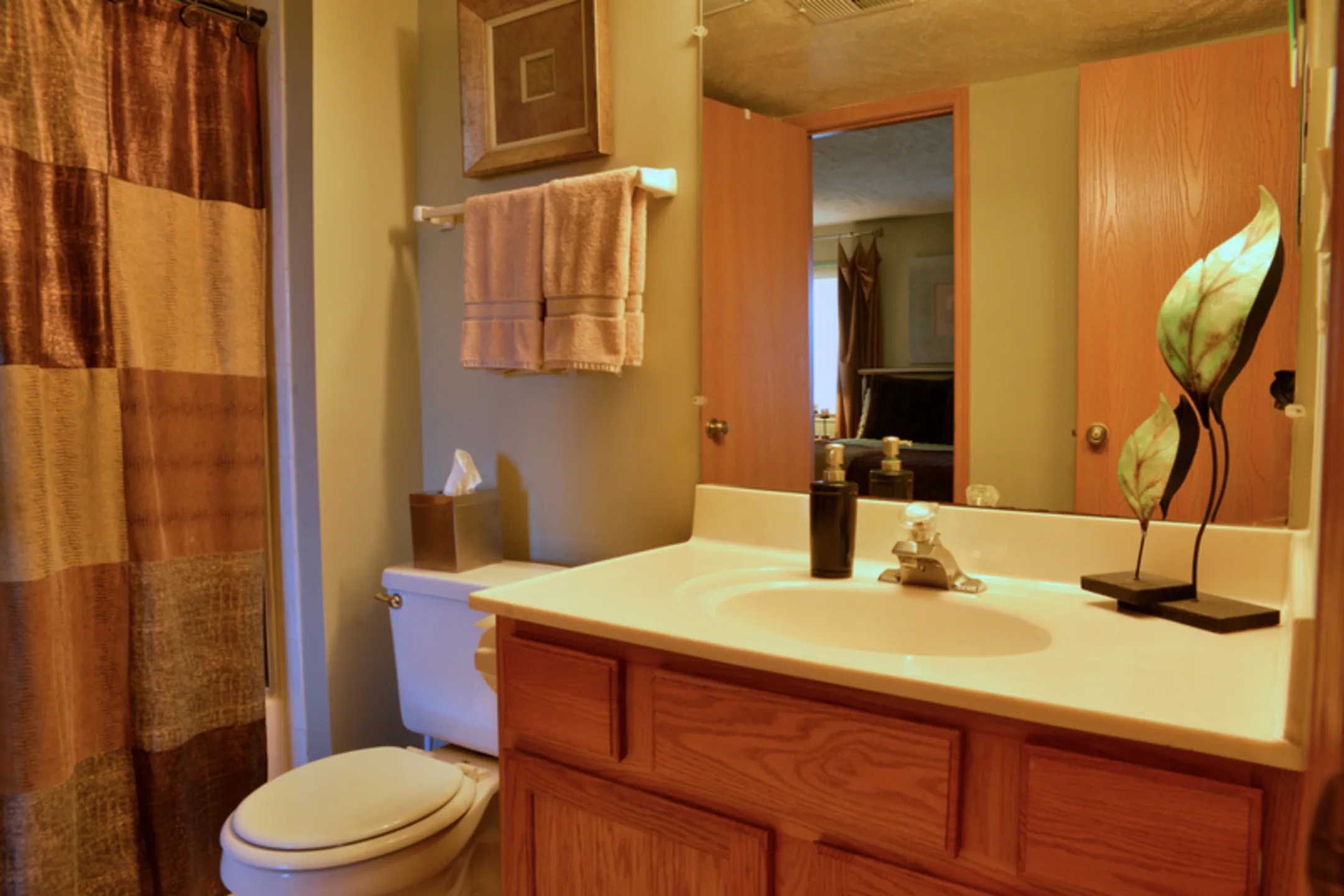 Lake Candlewood Apartments Omaha, NE 68154