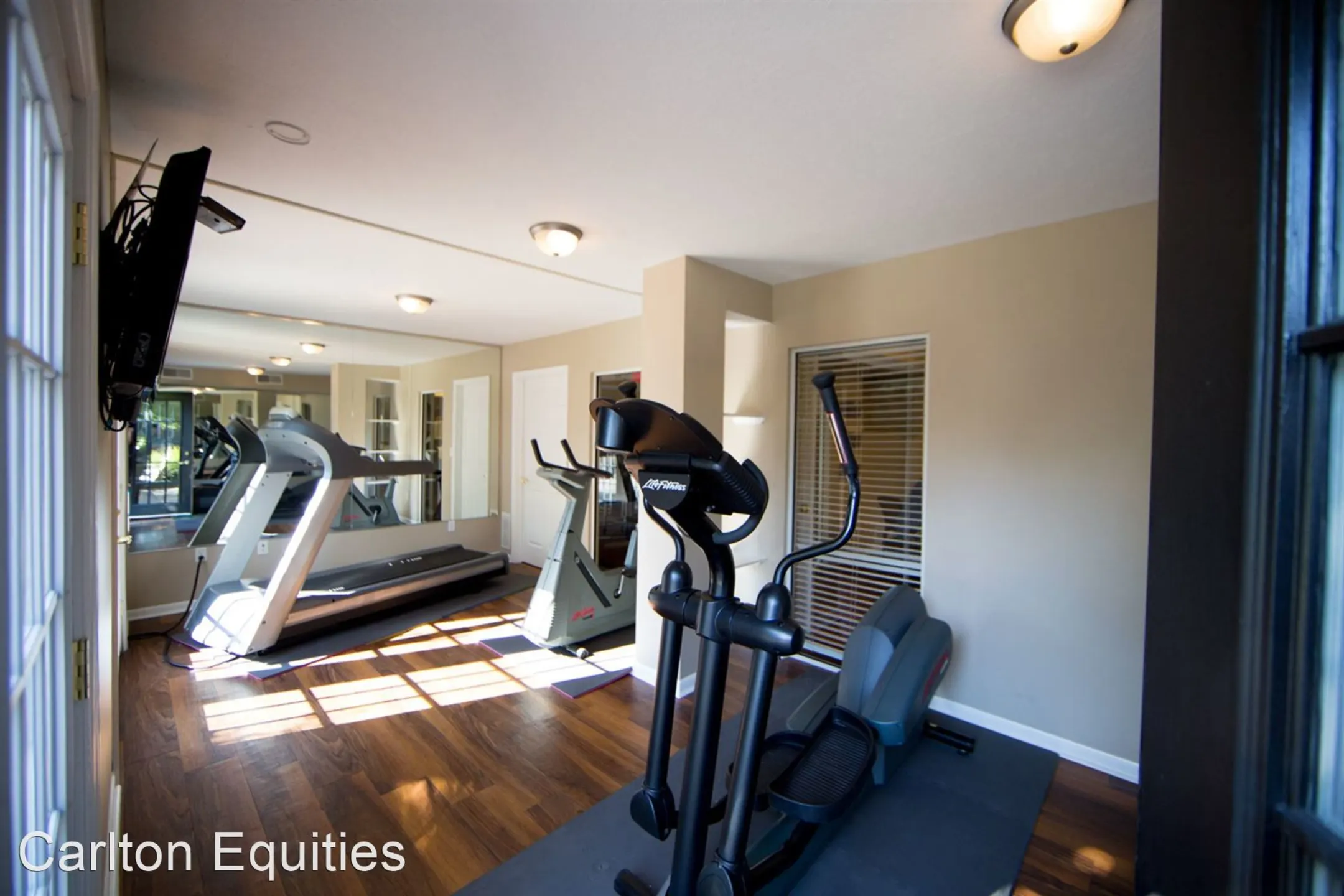 Fitness Weight Room - Estates on Main - Columbus, OH